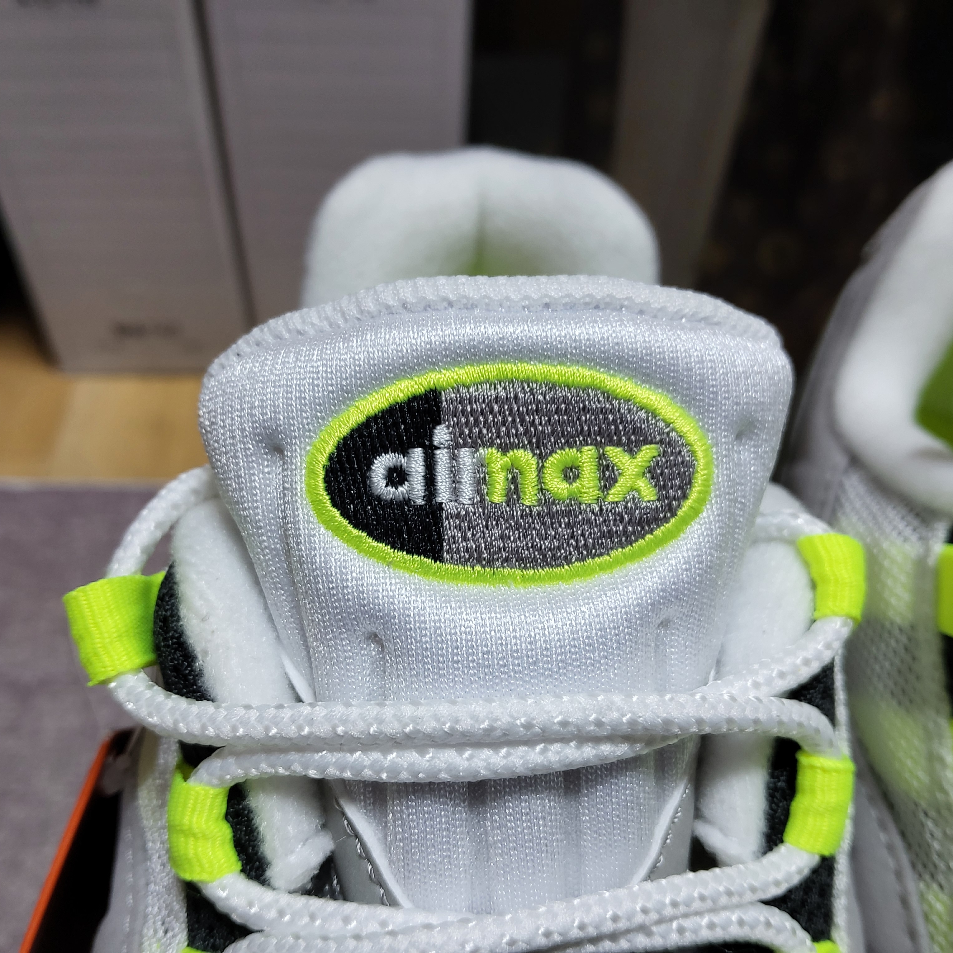 Nike Air Max 95 OG Neon 착용 스타일 - 2