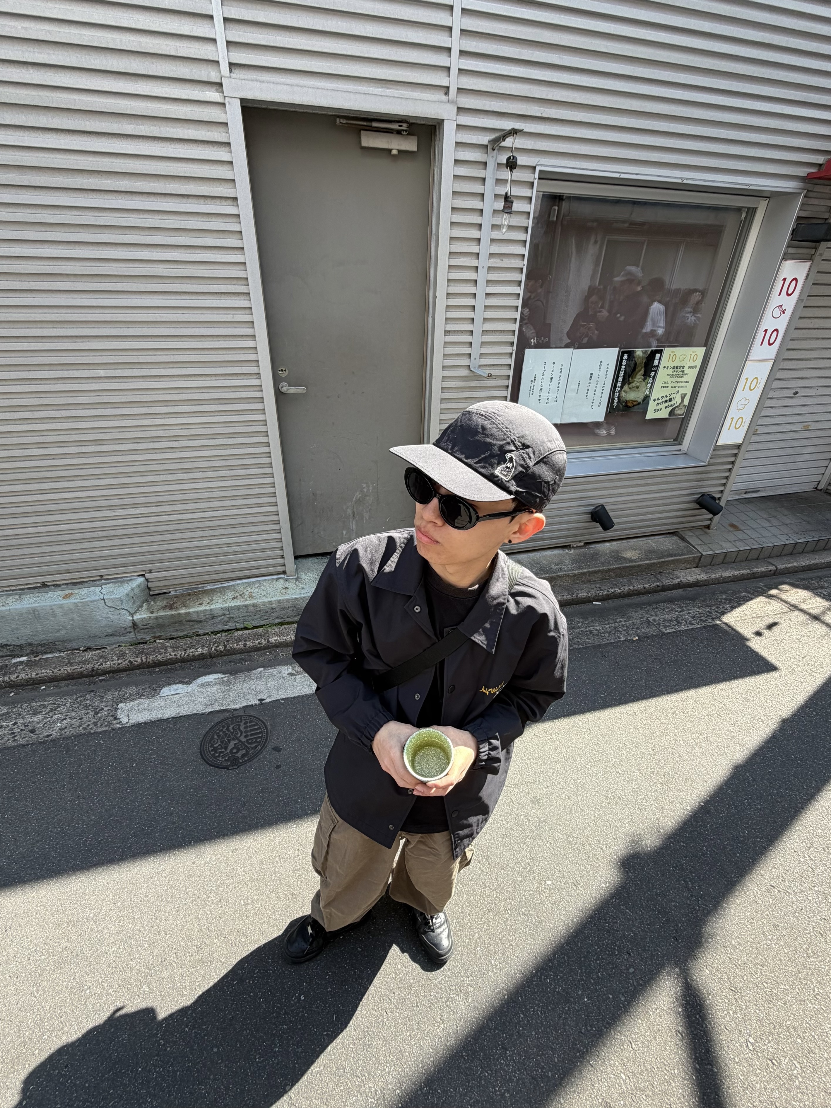 Montbell O.D. One Point Cap #2 Black, Uniqlo UT x Kaws x Warhol Coach Jacket Black 착용 스타일 - 1