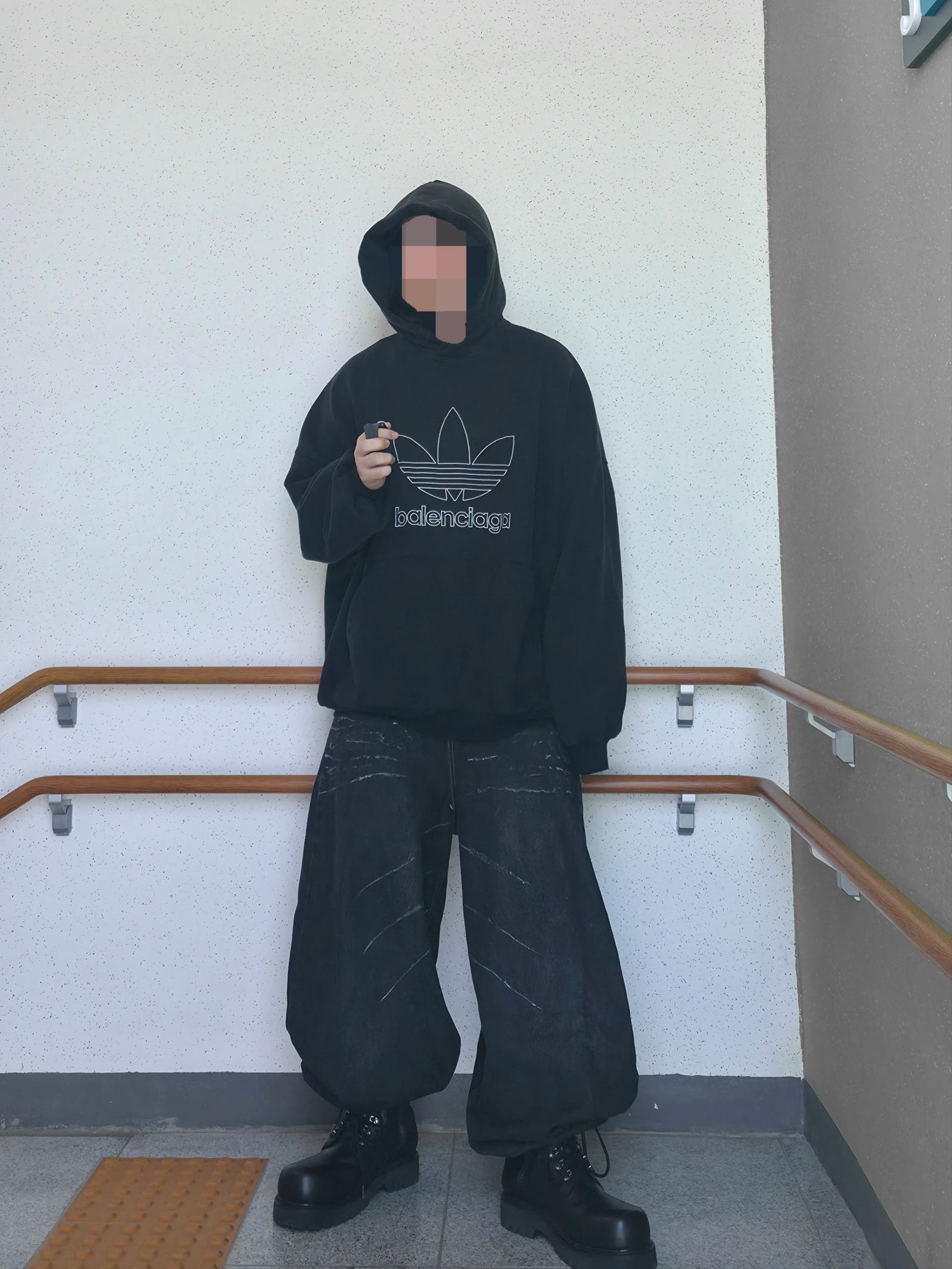 Balenciaga x Adidas Hoodie Large Fit Black, LOSTGARDEN Phantom 착용 스타일 - 1