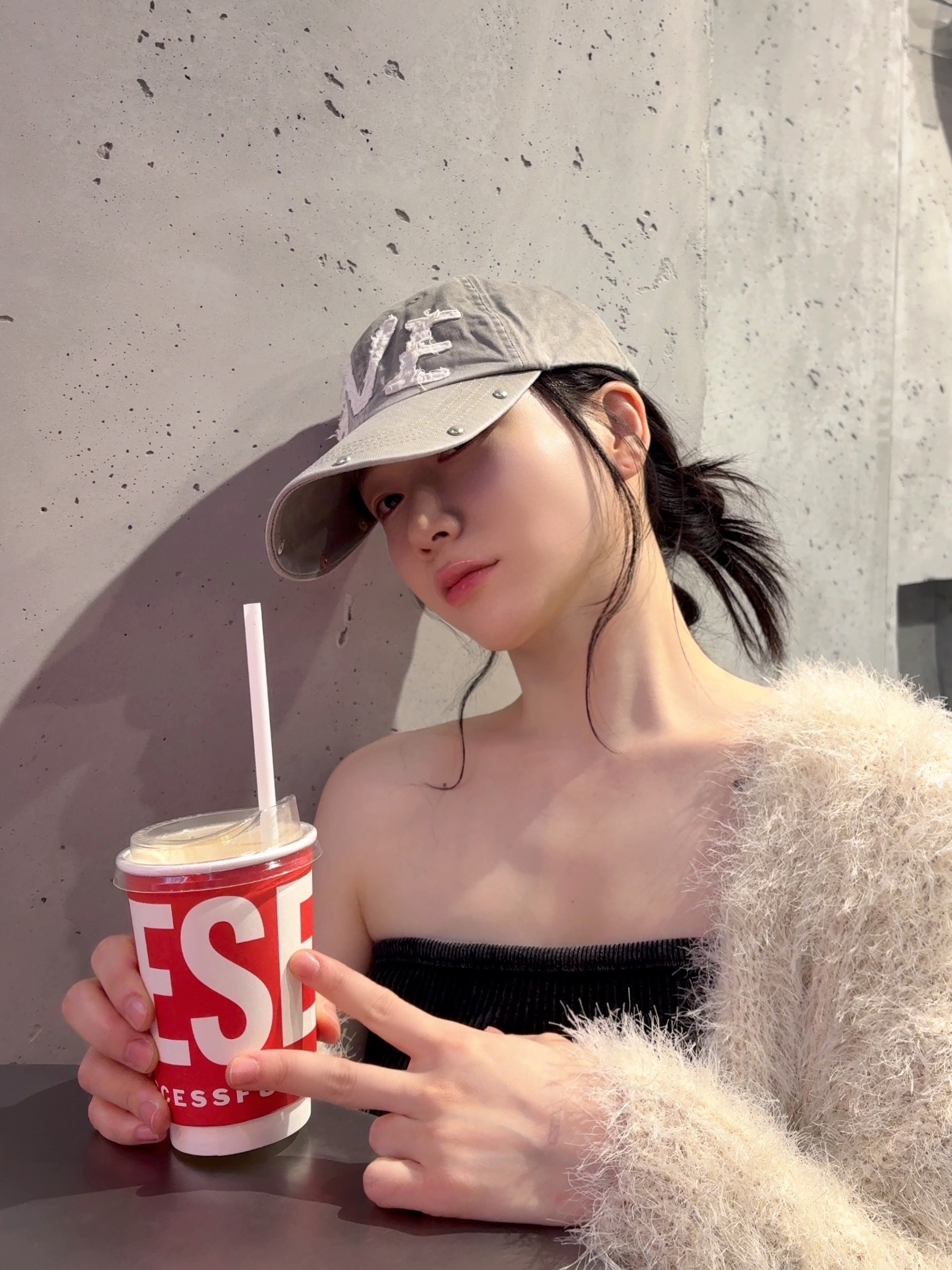 (W) Diesel M-Clarksvillex-C Knit Tube Top with Cut-Out Logo Black, Aviemuah Applique Vintage Rivet Cap Grey 착용 스타일 - 2
