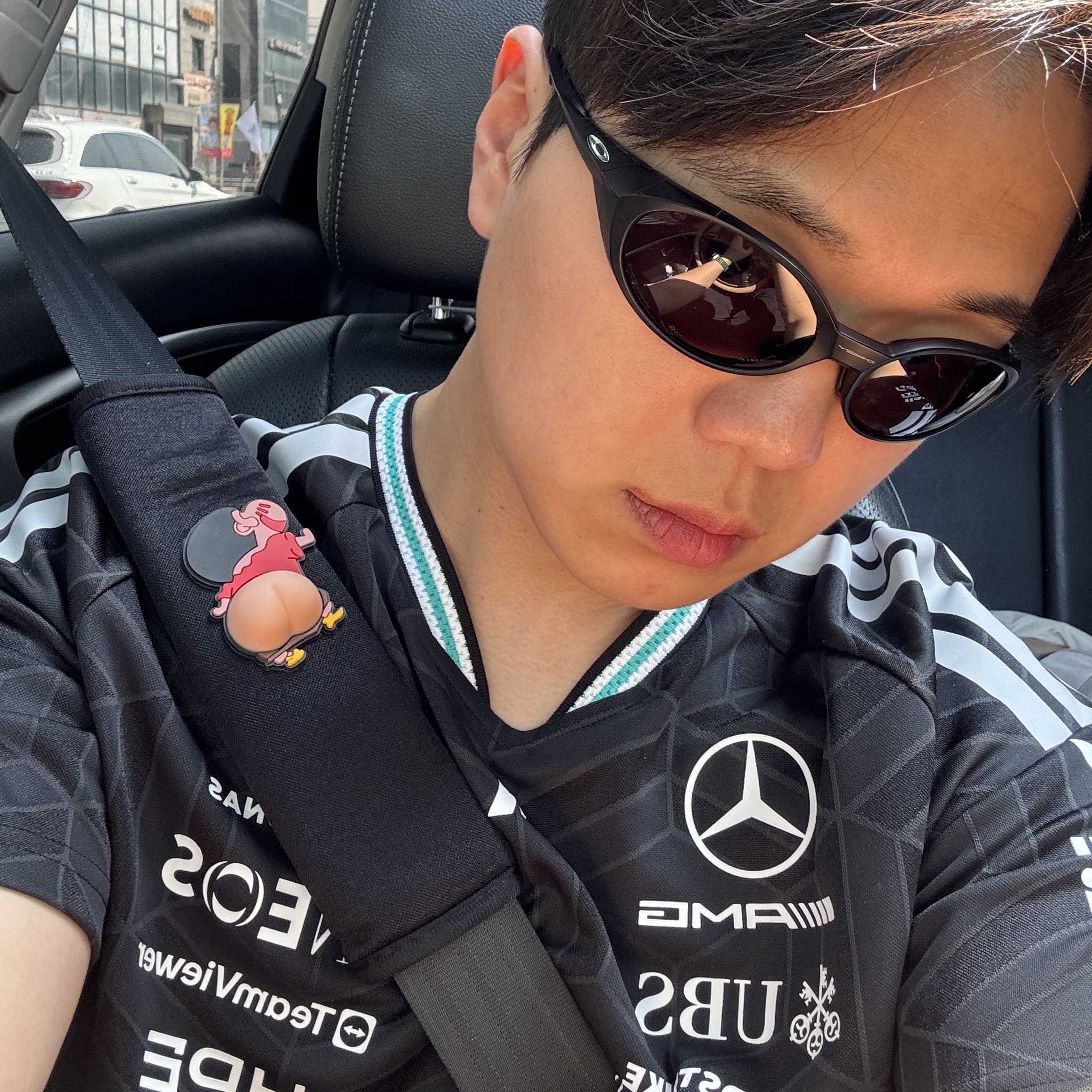 Adidas x Mercedes AMG Petronas F1 Team Driver Jersey Authentic Black - US Sizing (Non Marking Ver.), Oakley Eye Jacket Redux Matte Black Frame Prizm Grey Lenses High Bridge Fit 착용 스타일
