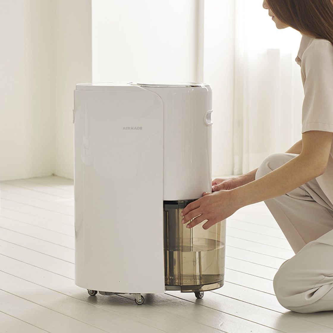 [리퍼] 에어메이드 듀얼 냉각 살균 1등급 17L 대용량 제습기 2000D([Refurbished] Airmade Dual Cooling Sterilization Energy Grade 1 17L Large-Capacity Dehumidifier 2000D) - 2