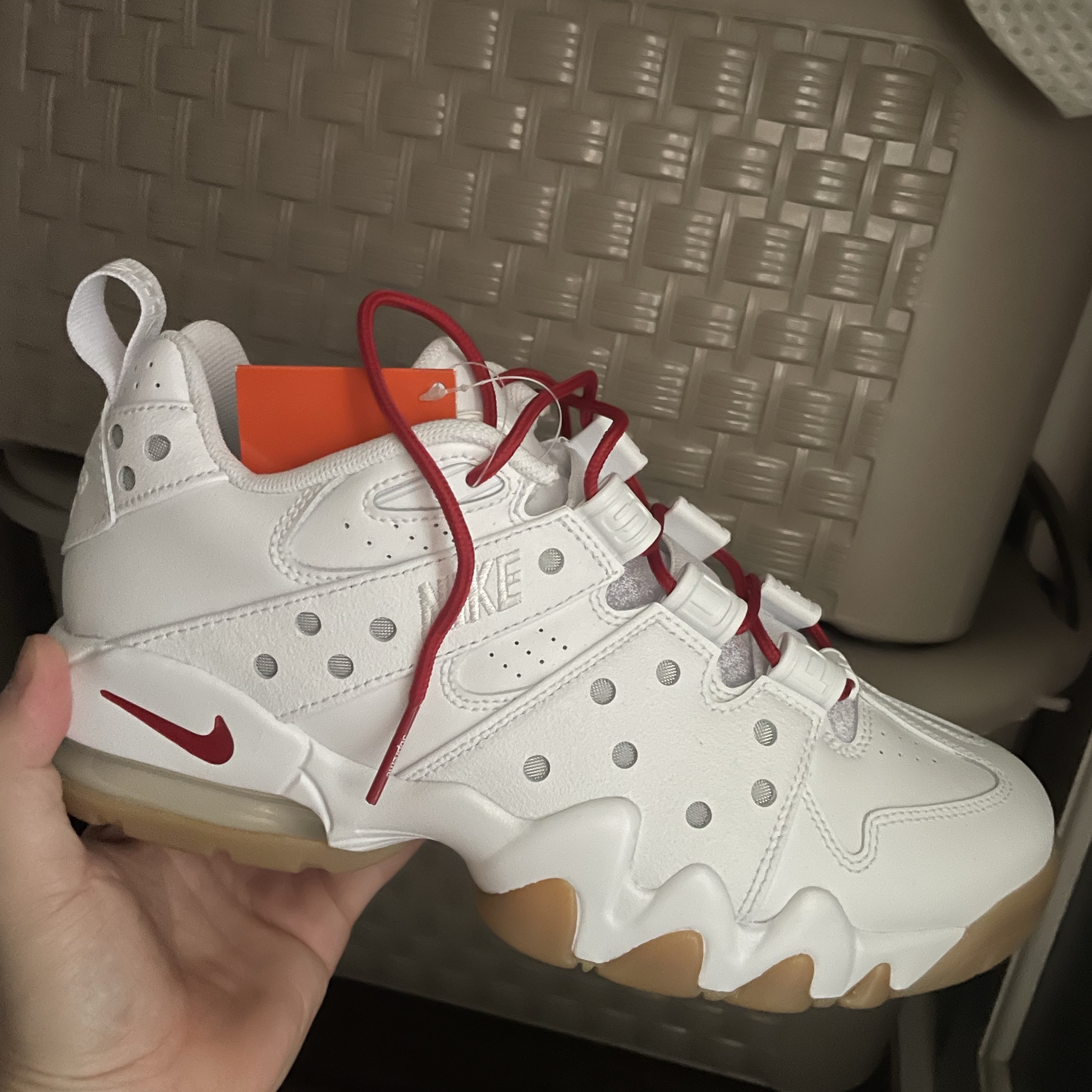 Nike x Supreme SB Air Max 2 CB 94 Low White Varsity Red White Gum Light Brown 착용 스타일 - 2