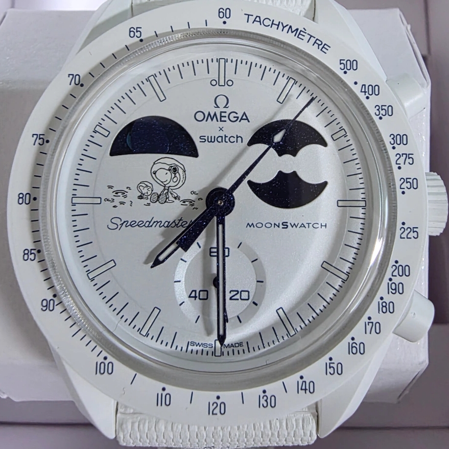 Swatch x Omega x Snoopy Bioceramic Moonswatch Mission To The Earthphase 42mm Moonshine Gold Cold Moon 착용 스타일 - 2