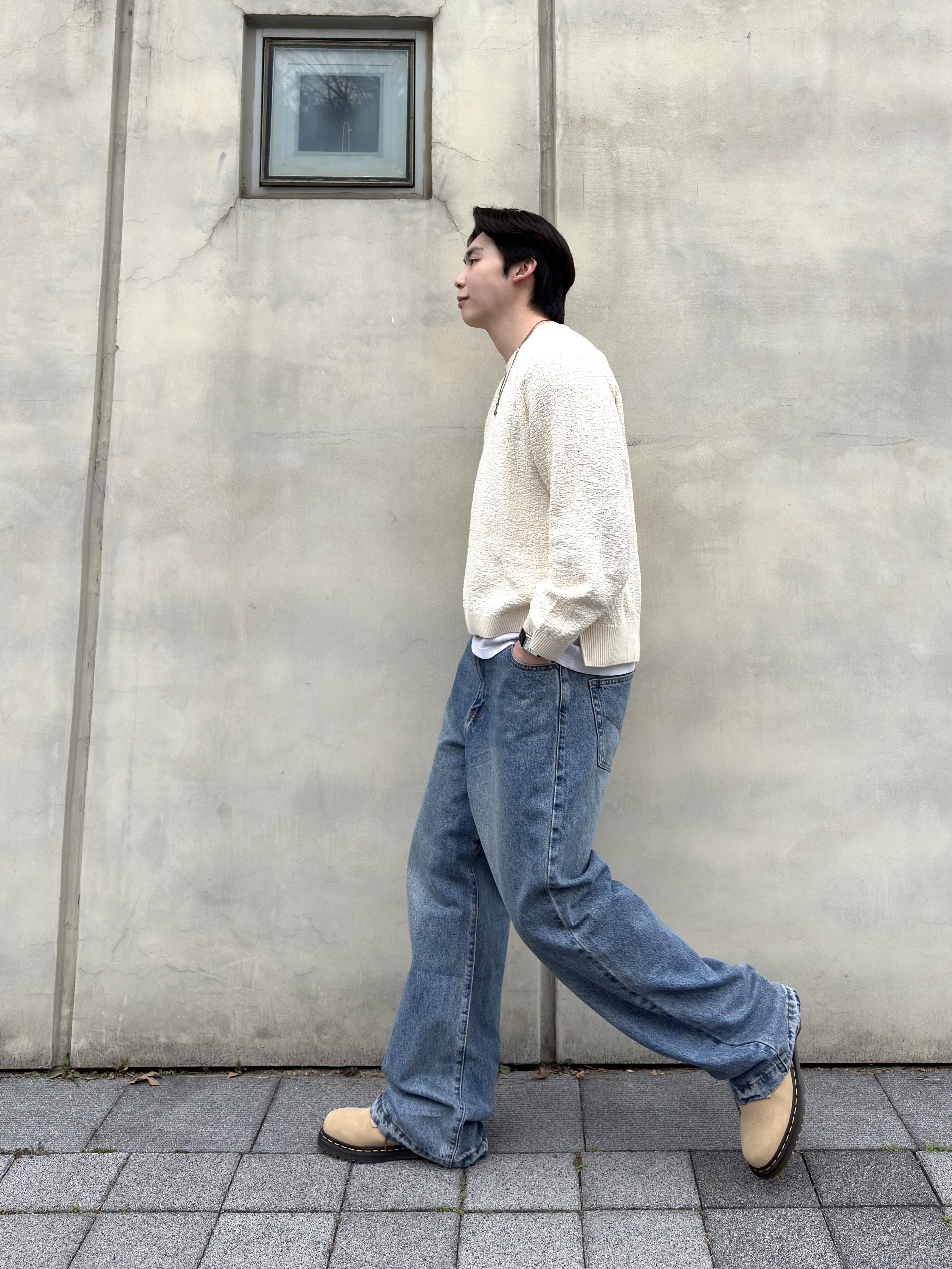 Dr. Martens 939 Bronx Suede Ankle Boots Tan 착용 스타일 - 1