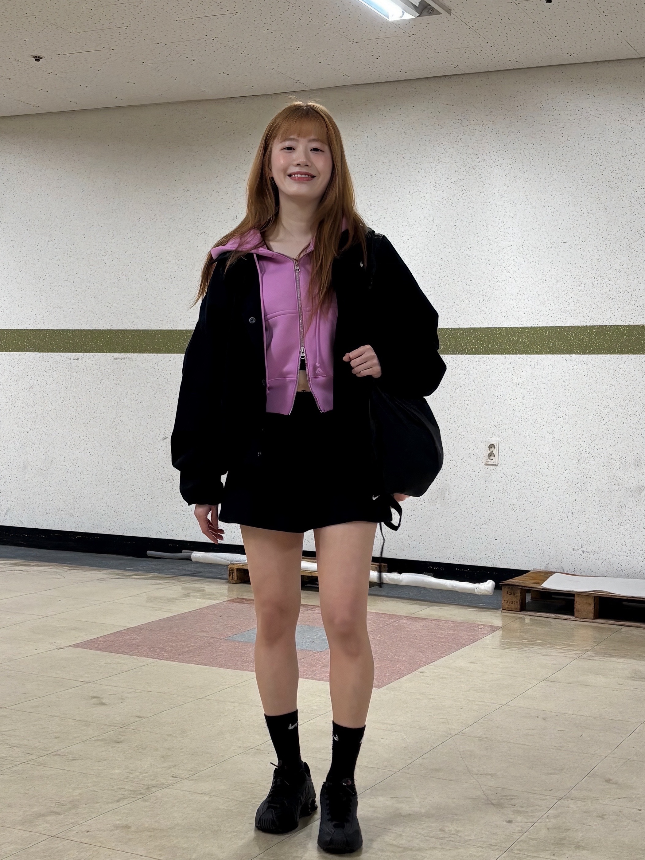 Mischief Lightweight Zip Around Backpack Black, (W) Nike Shox R4 Black 착용 스타일 - 1