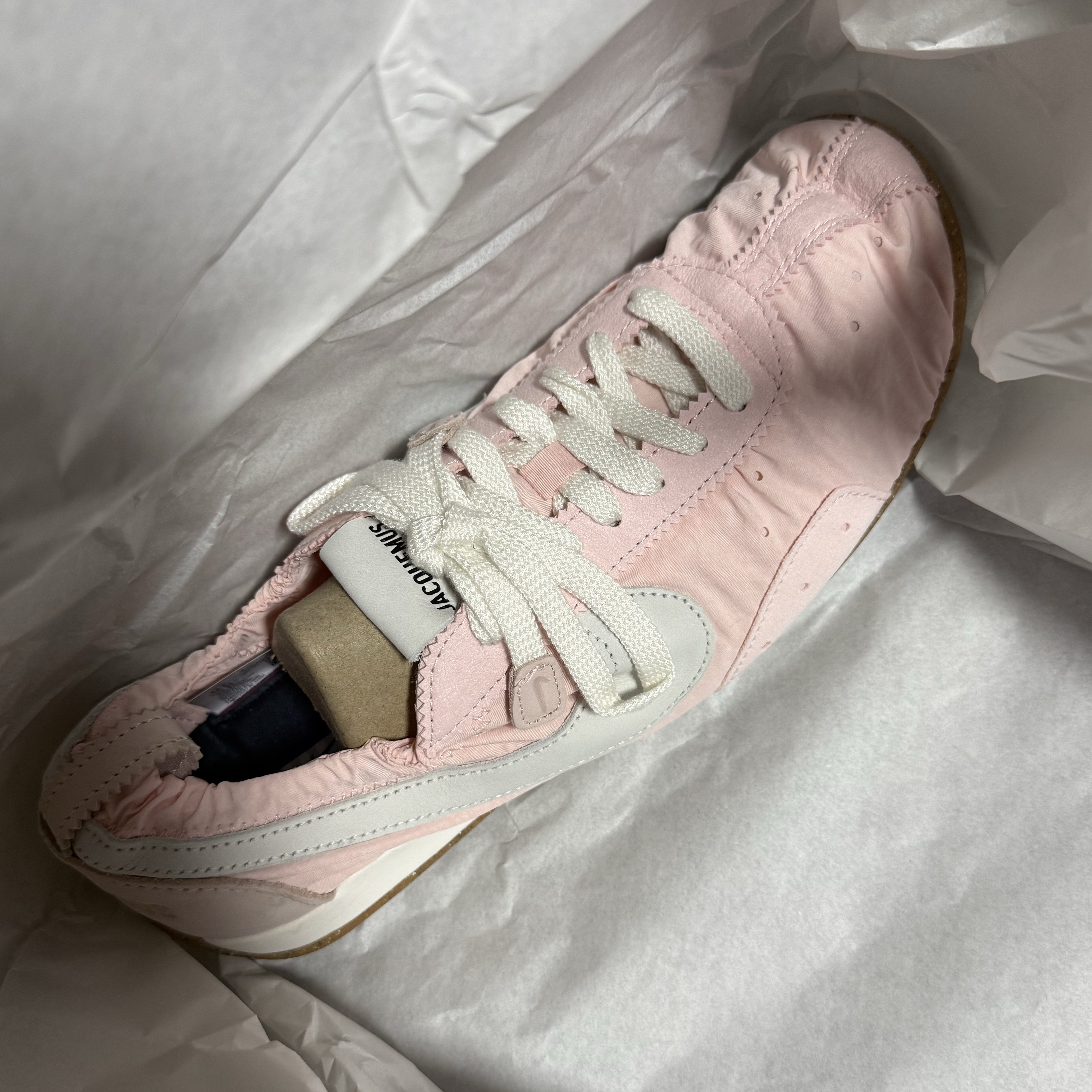Nike x Jacquemus Moon Shoe SP Aluminum Pink Sail 착용 스타일
