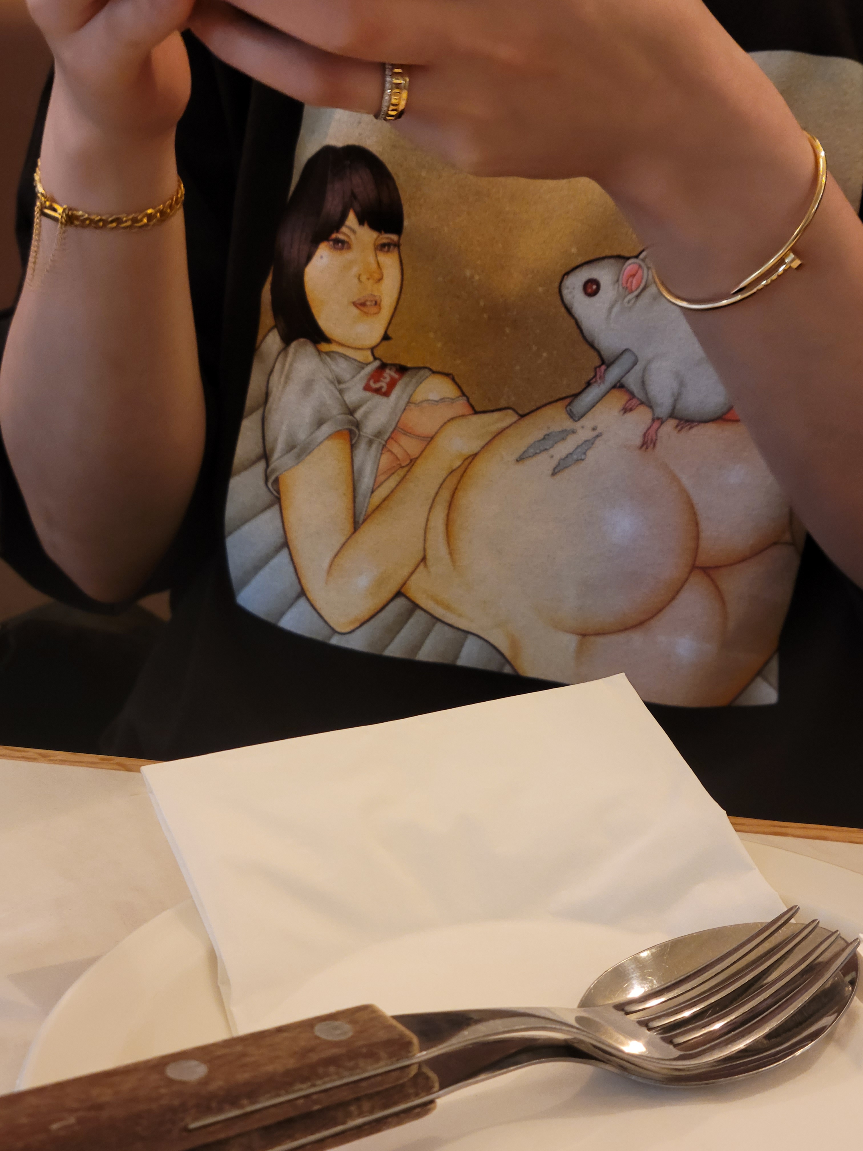 Cartier Juste un Clou Bracelet Small Yellow Gold, Boucheron Quatre Radiant Edition Wedding Band 18K Yellow Gold 착용 스타일 - 1