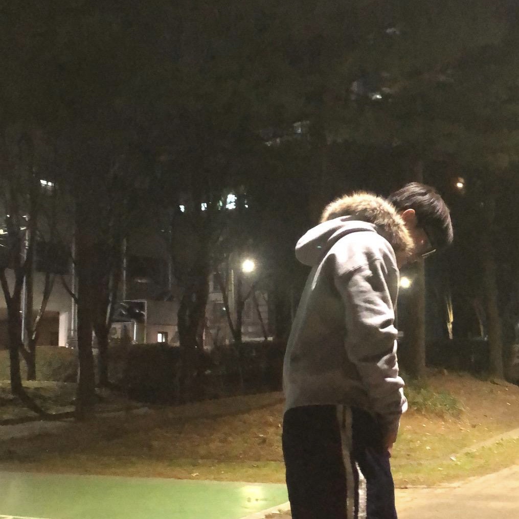 AMOU Fur Hoodie Zip Up Gray 착용 스타일