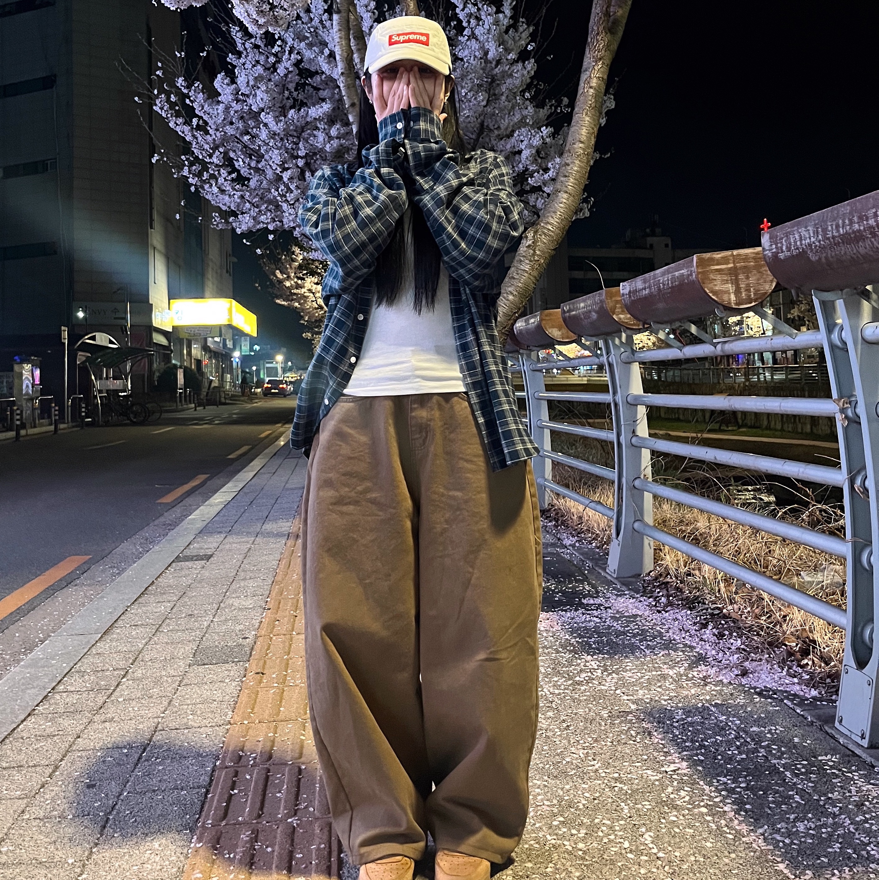 Supreme Washed Chino Twill Camp Cap Natural - 24SS, Nike Air Force 1 '07 WB Flax 착용 스타일 - 1