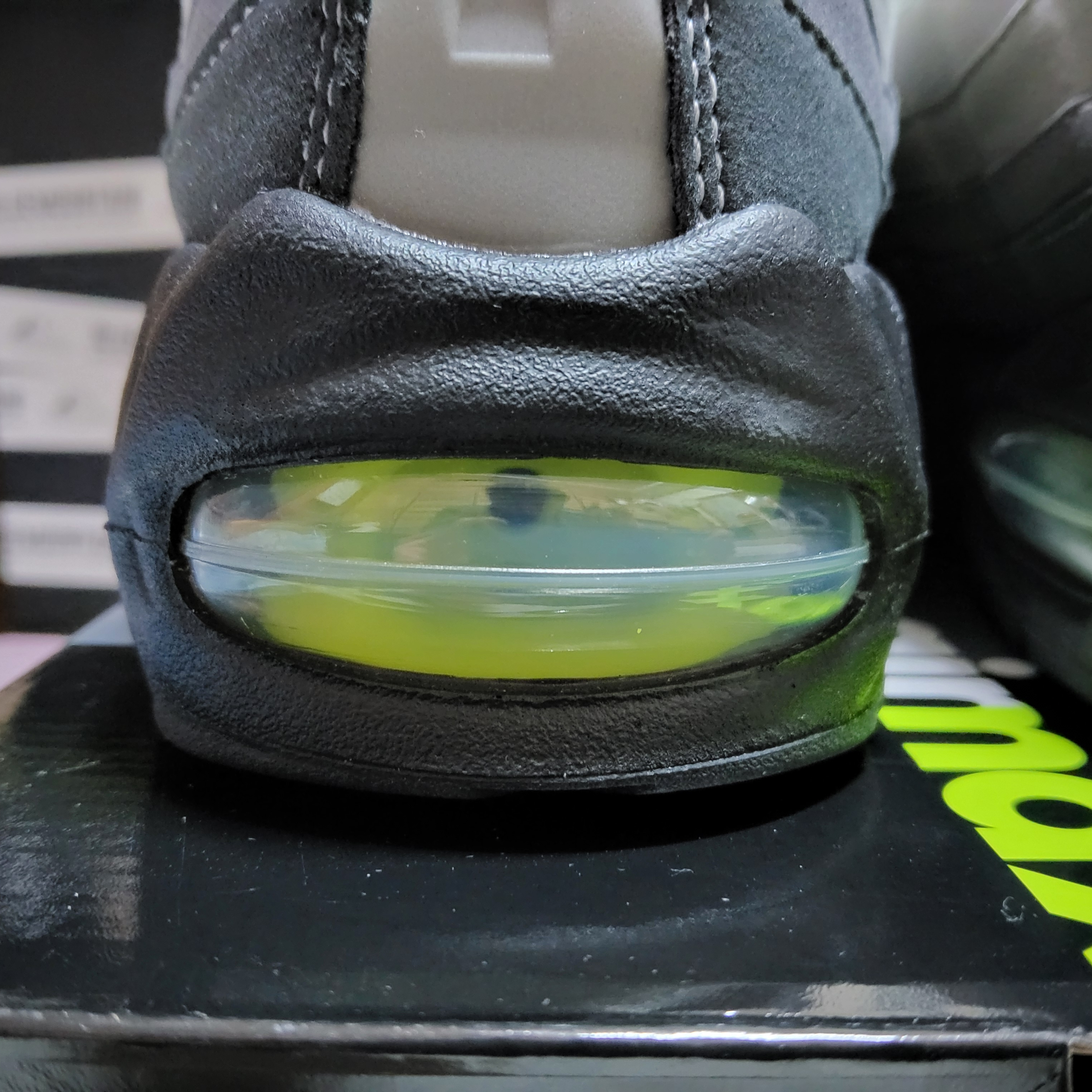 Nike Air Max 95 OG Neon 착용 스타일 - 5