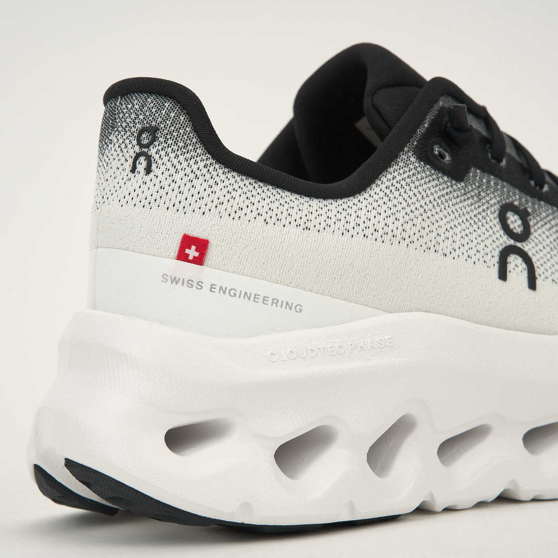 (W) 온 러닝 클라우드틸트 블랙 아이보리((W) On Running Cloudtilt Black Ivory) - 8