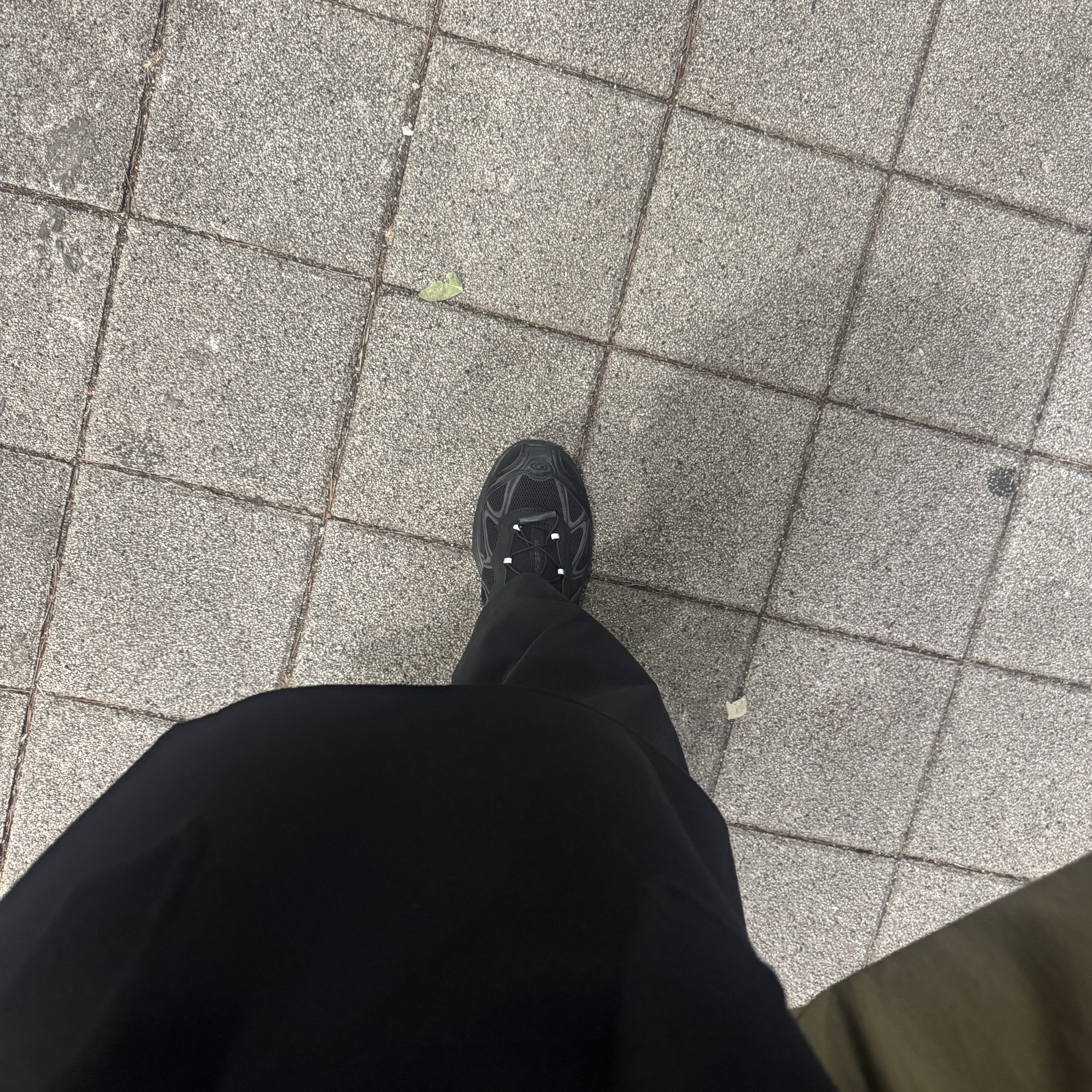 Salomon XT-Whisper Black Asphalt 착용 스타일