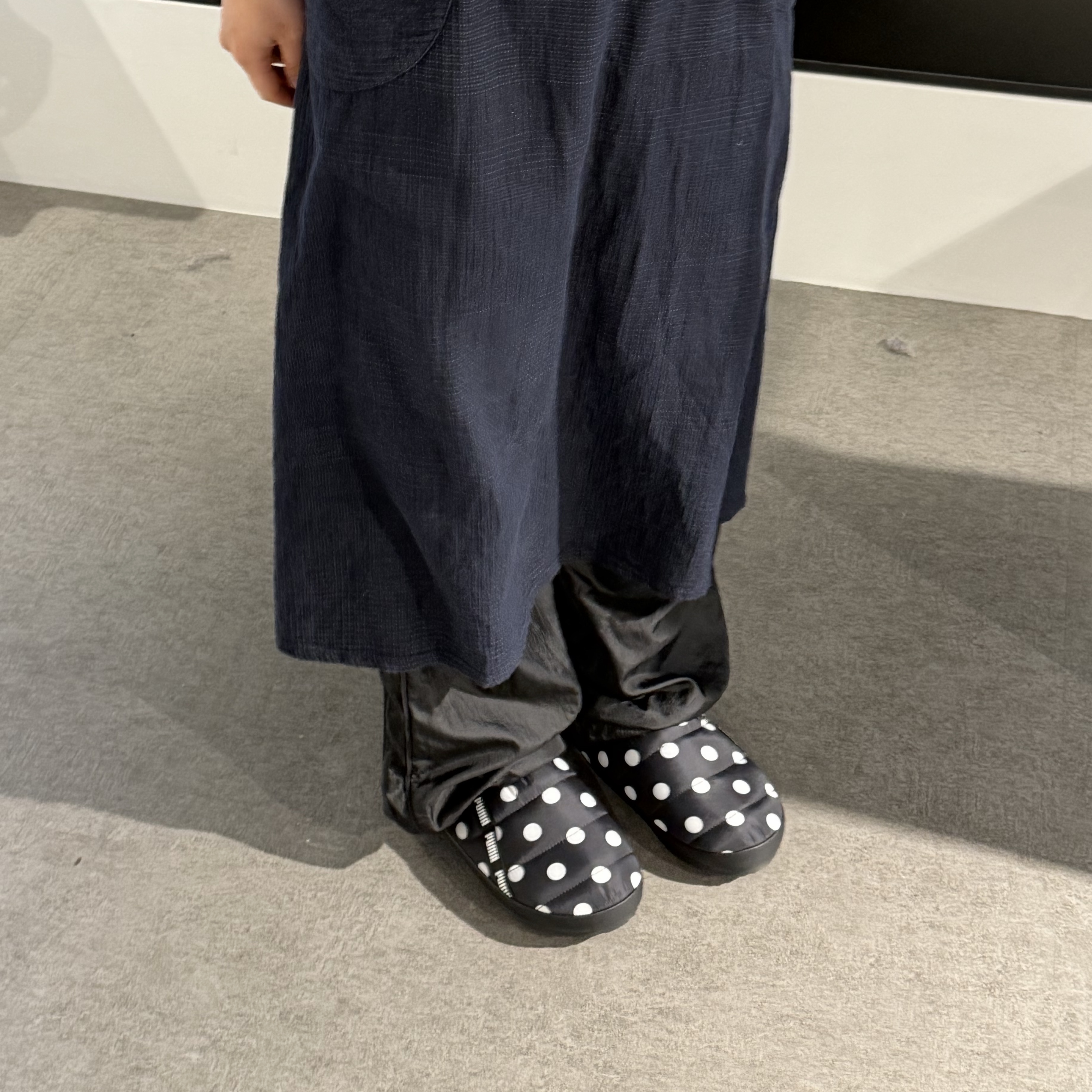 Puma Tuff Padded Polka Dot Black, (W) Puma x Rosé T7 Relax Woven Track Pants Black 착용 스타일 - 2