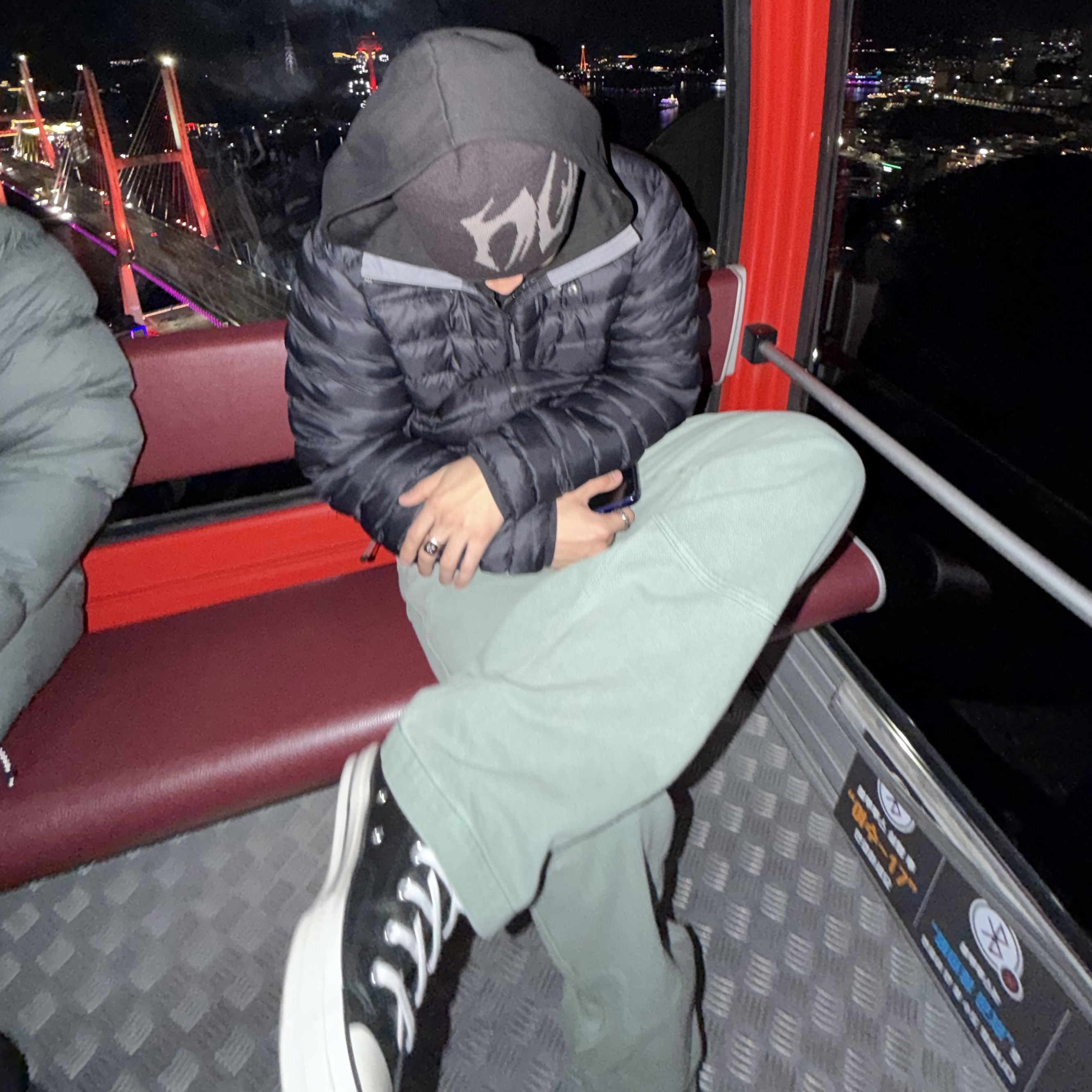 Rab Microlight Alpine Jacket Black, Converse Chuck 70 Leather Black μ°©μ© μ€νμΌ - 3