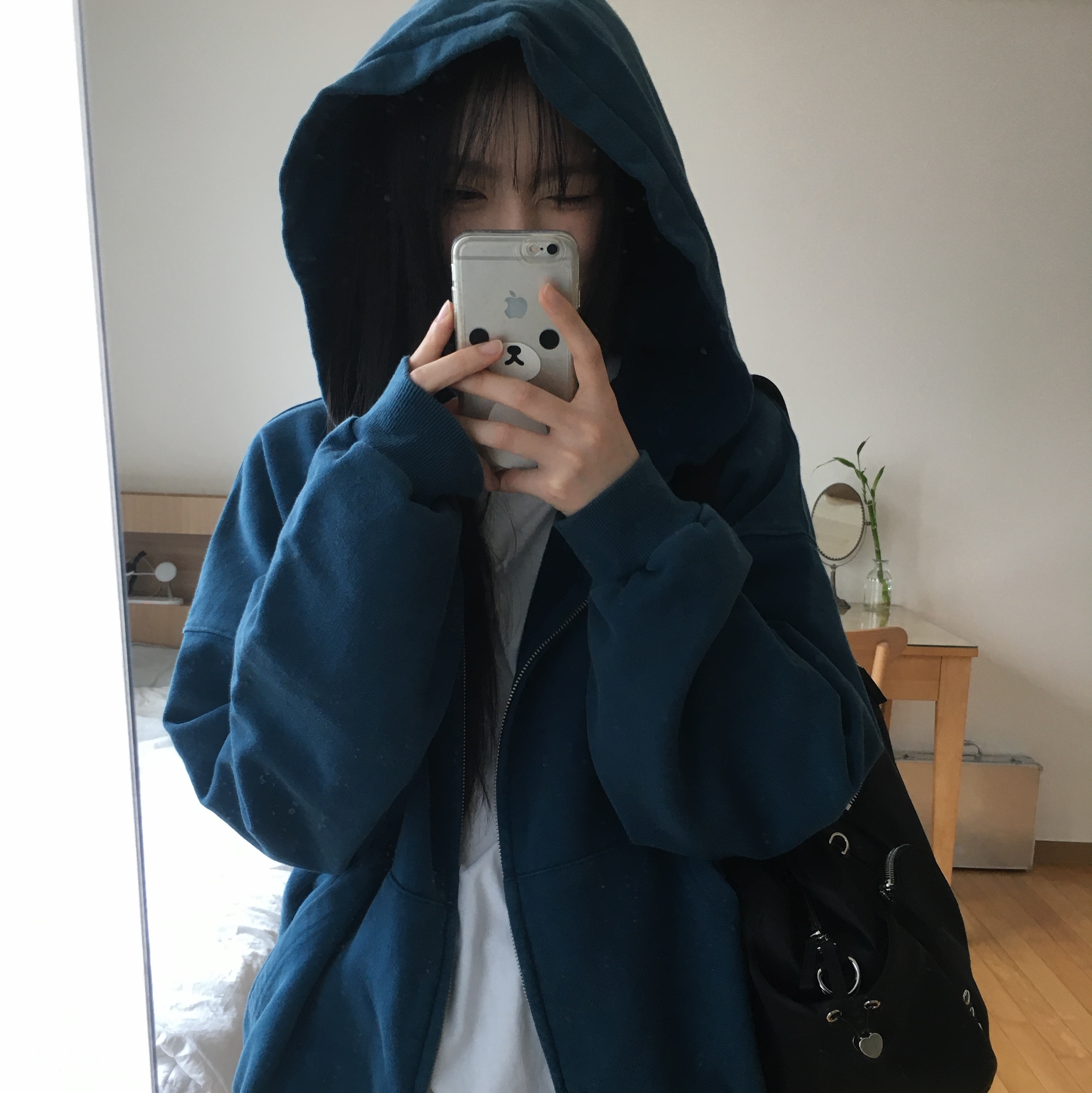 Suade Cropped Washed Hood Zip Up Deep Green 착용 스타일 - 1
