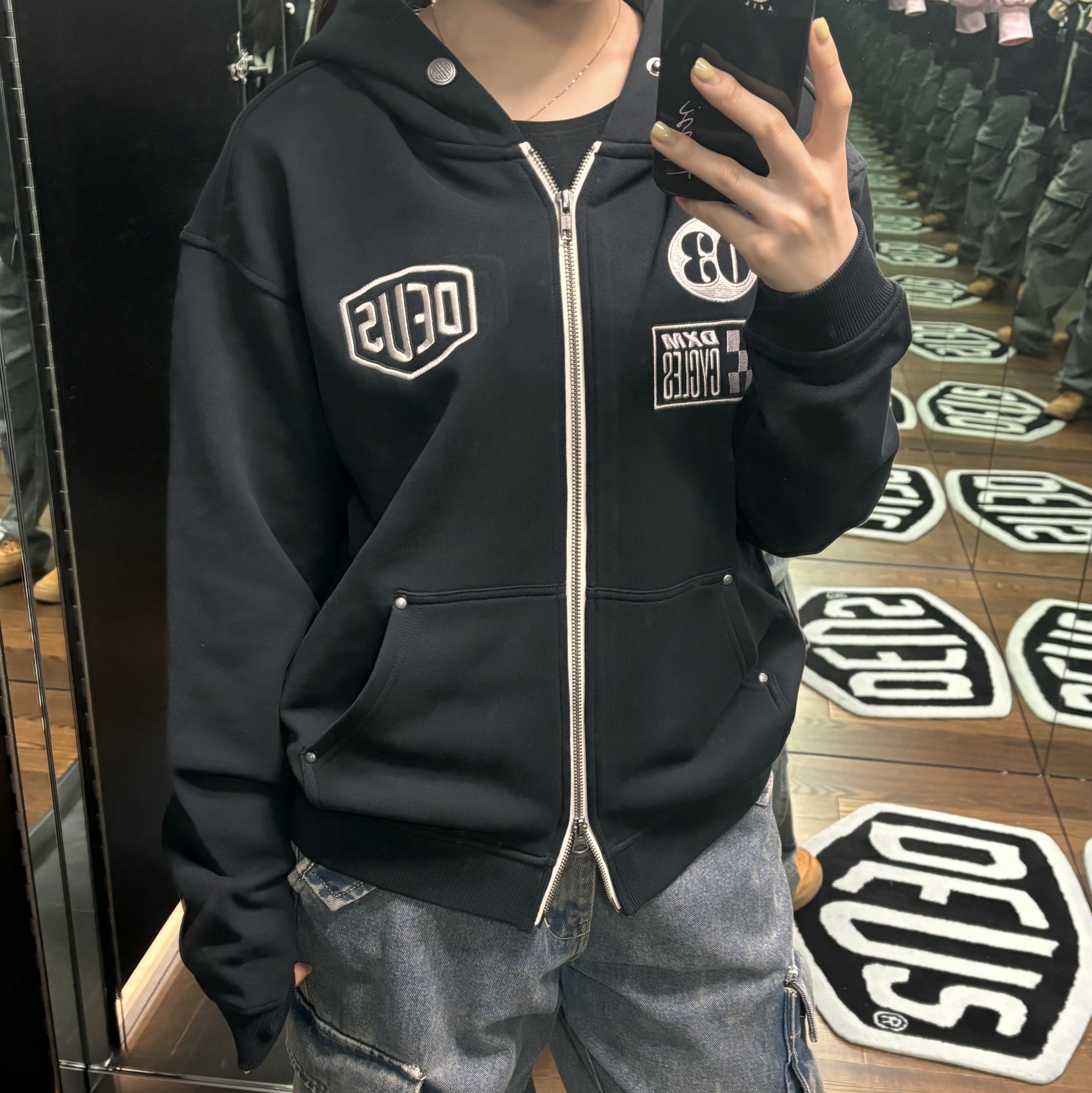 Deus Ex Machina College Address Hoodie Zip Up Black, Deus Ex Machina Drifter Hoodie Zip Up Black 착용 스타일 - 3