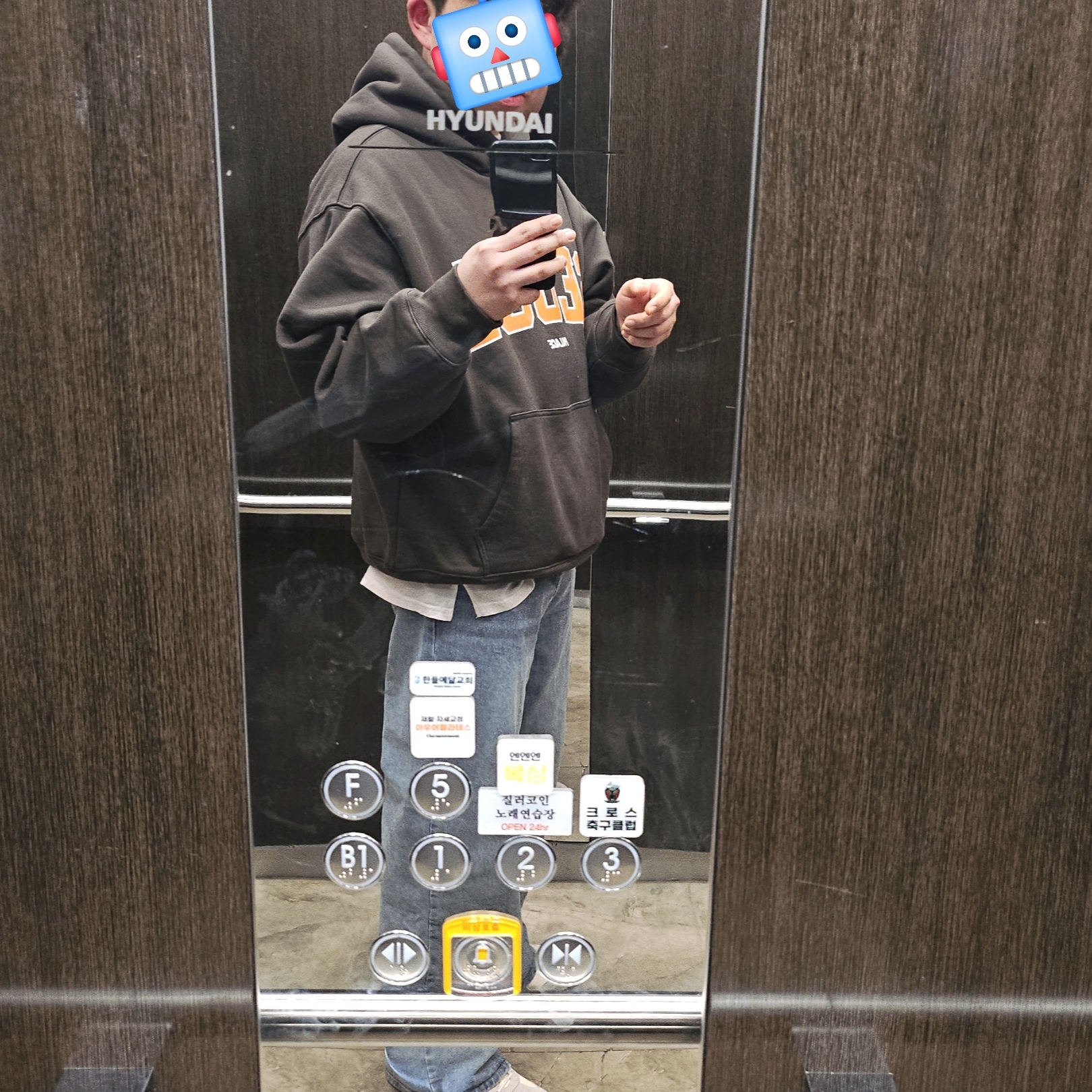 Onitsuka Tiger Mexico 66 SD Cream Birch, Palace x Nike Shop Hood Hongdae Brown - 25FW 착용 스타일