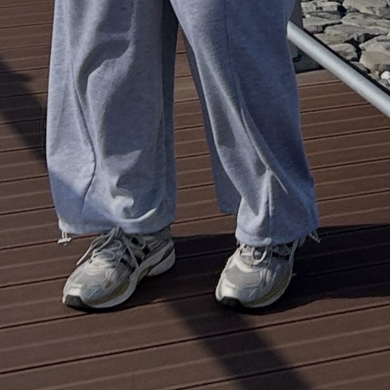 Adidas Adistar Cushion 3 Grey Two Gold Metallic 착용 스타일