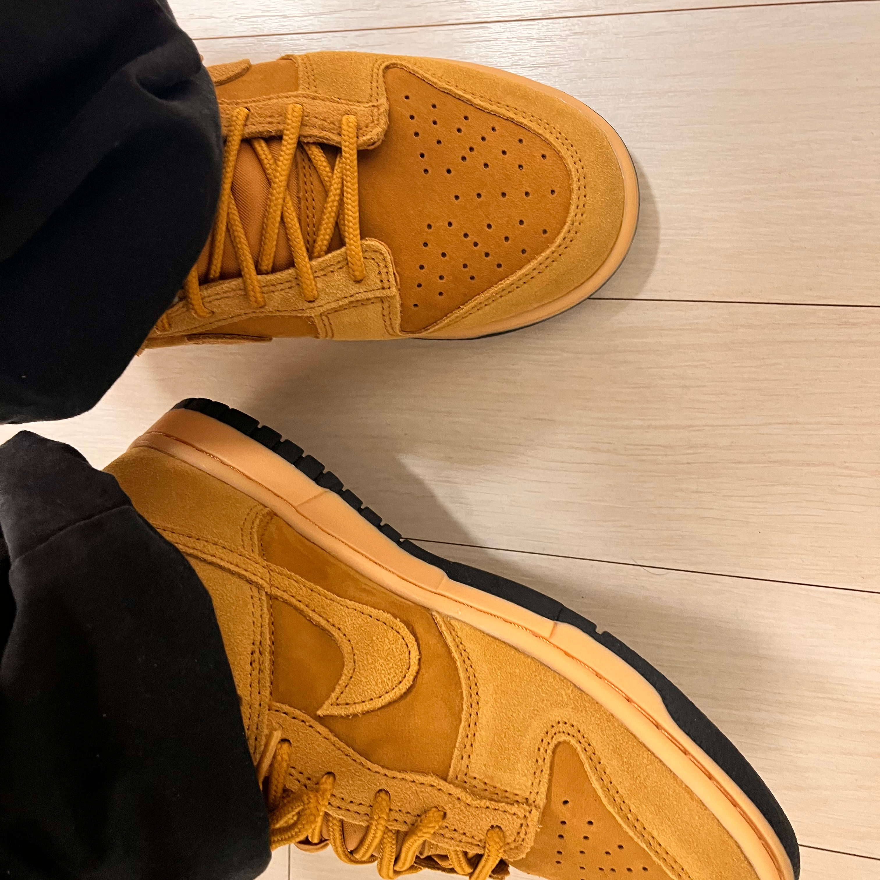 Nike Dunk Low Retro SE Wheat Black 착용 스타일
