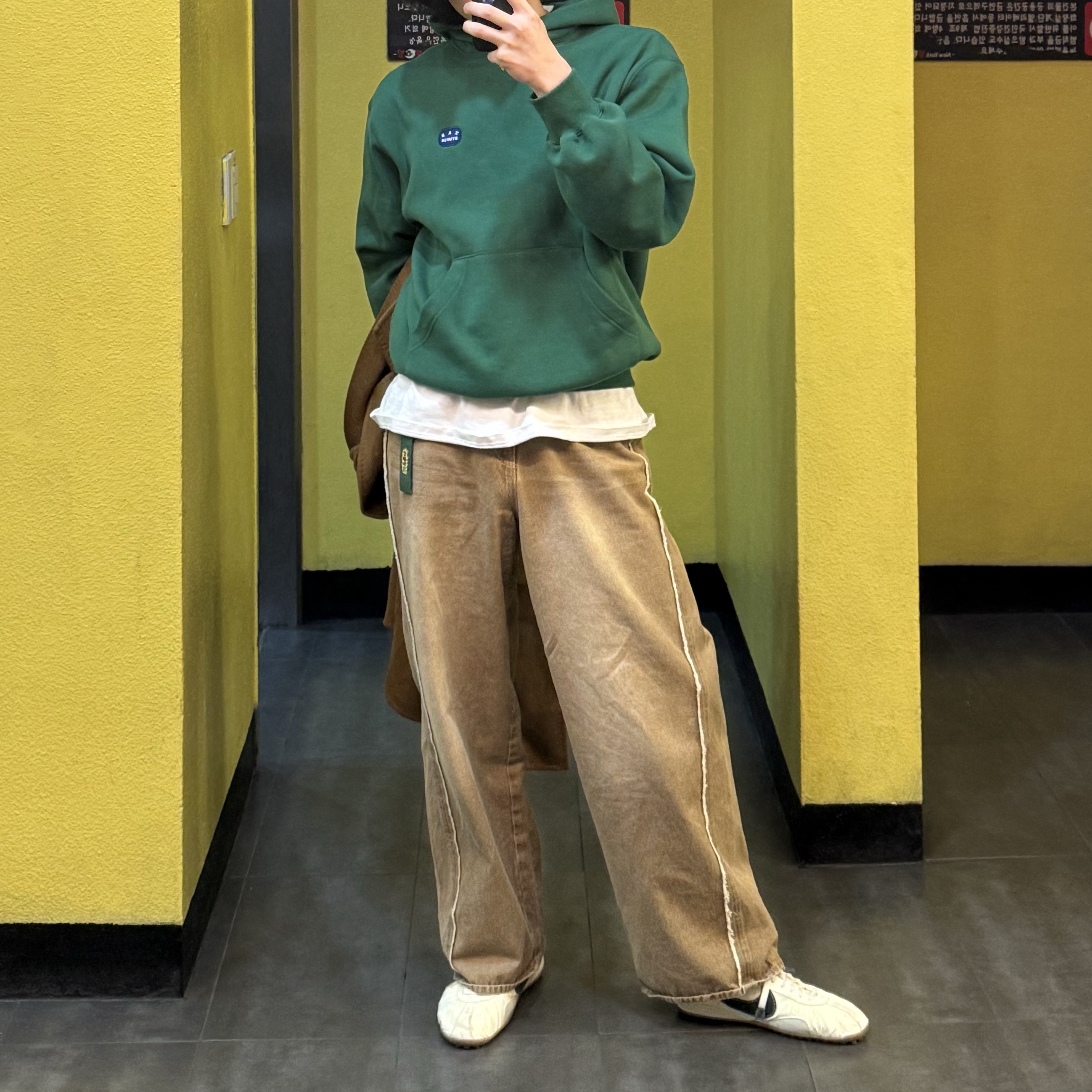 IAB Studio IAB Patch Hoodie Green, Nike x Jacquemus Moon Shoe SP Alabaster Off Noir 착용 스타일