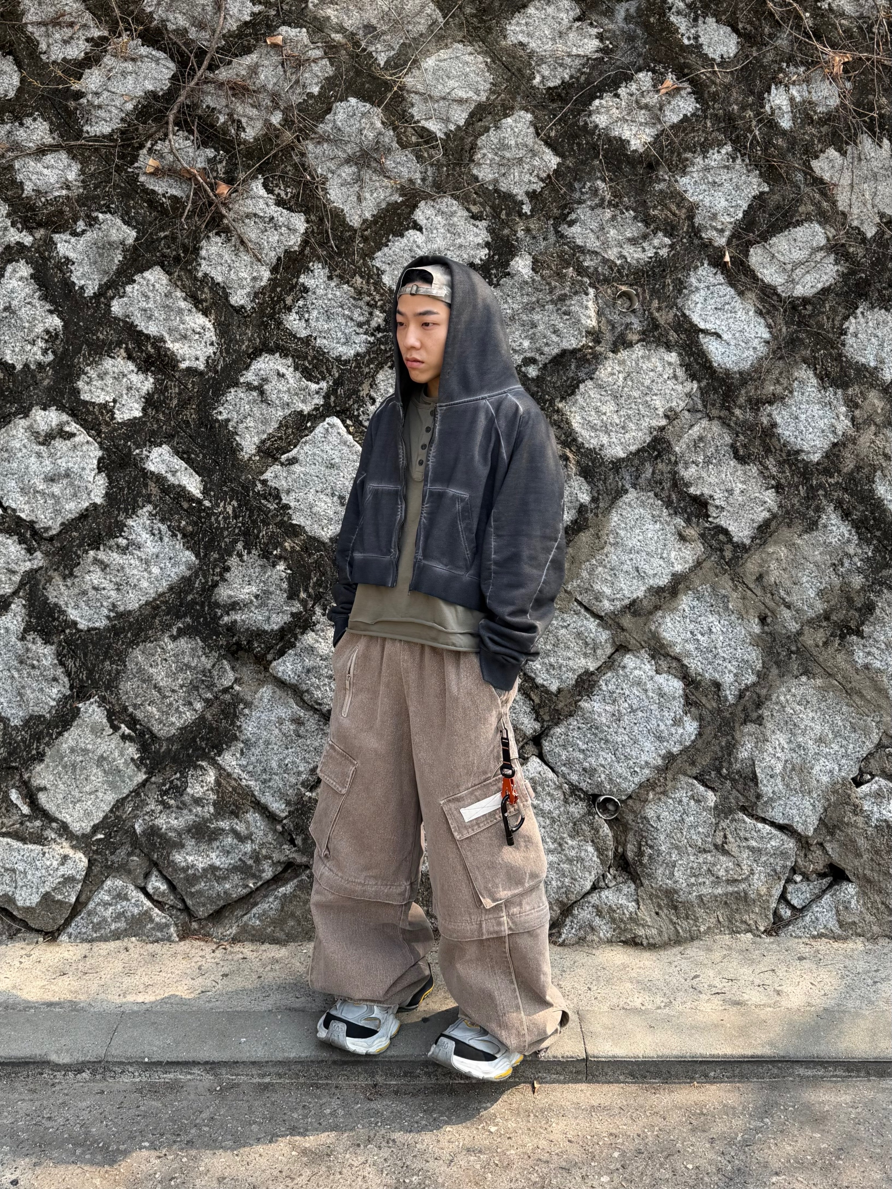 Balenciaga Cargo Sneakers Grey Black Yellow, [KREAM Exclusive] Aoiro 6-Panel Bone A/N Cap Mud 착용 스타일 - 4
