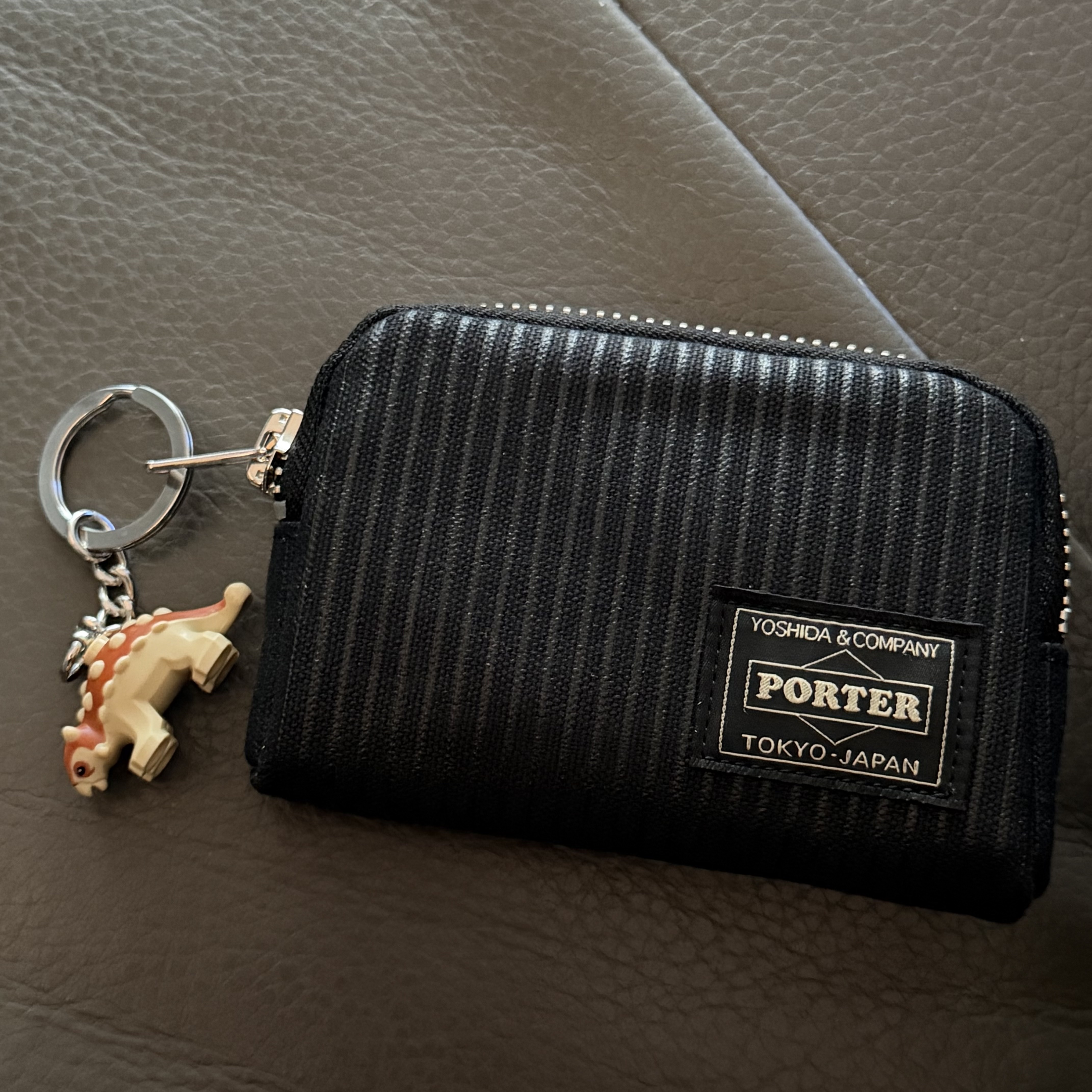 Porter Drawing Coin Key Case Black 착용 스타일