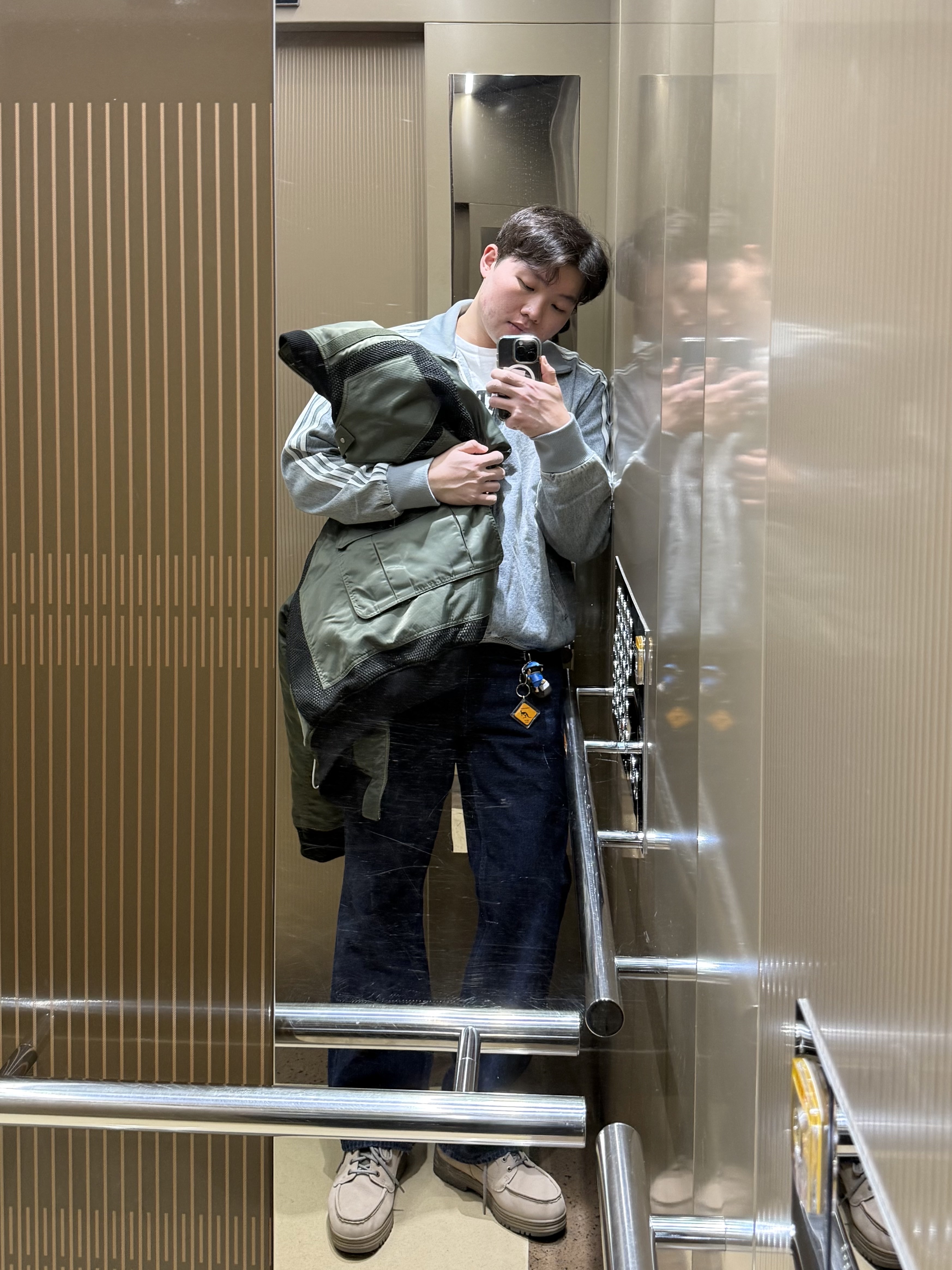 Uniqlo x JW Anderson Straight Jean Blue - JP, Timberland Heritage Gore-Tex Moc Toe Mid Boots Taupe Nubuck - Wide 착용 스타일