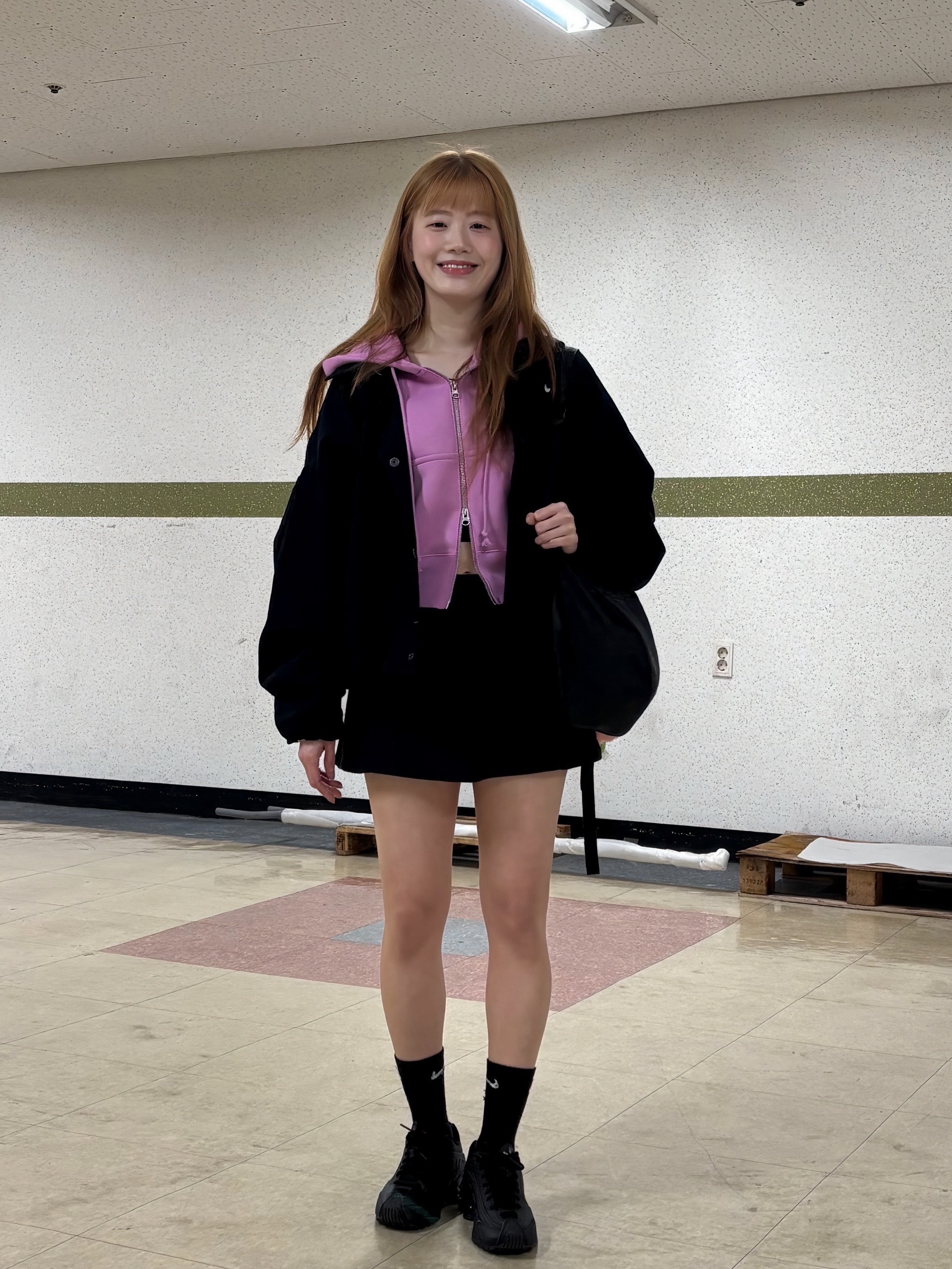 Mischief Lightweight Zip Around Backpack Black, (W) Nike Shox R4 Black 착용 스타일 - 2