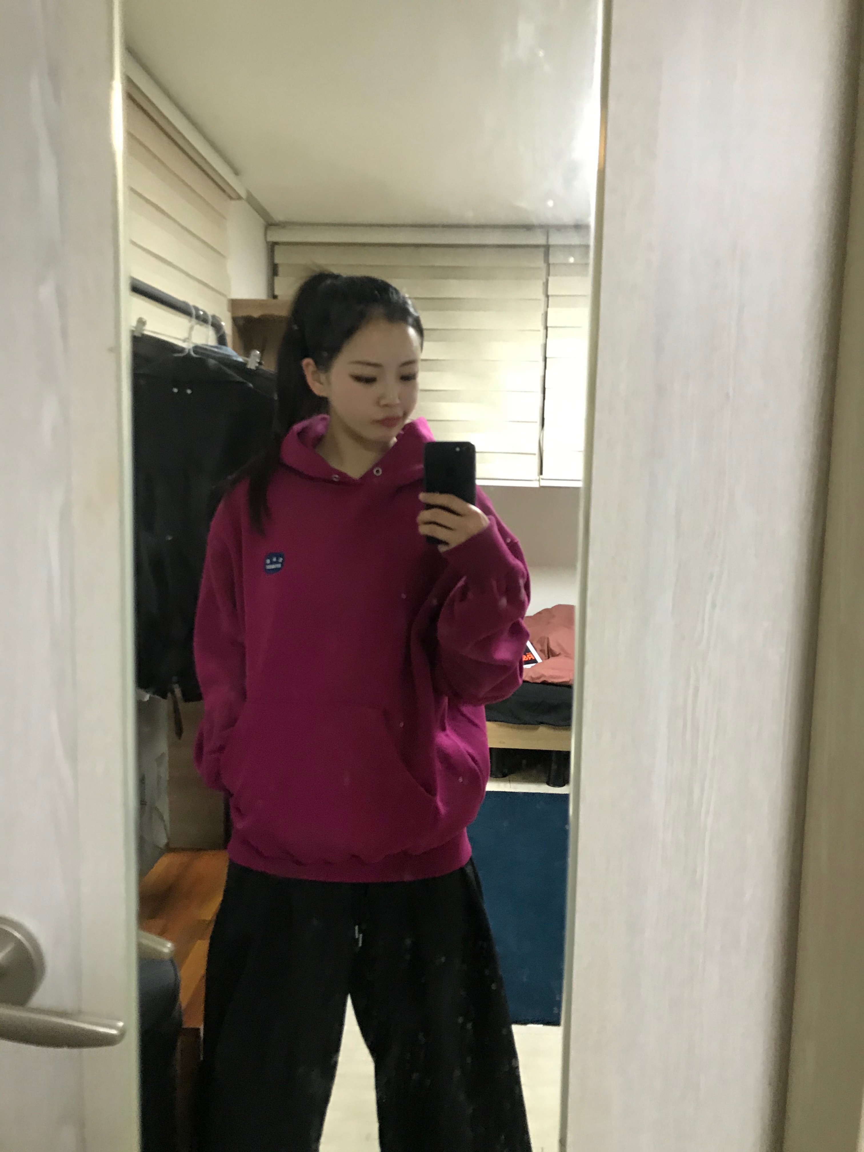 IAB Studio IAB Patch Hoodie Magenta 착용 스타일 - 1