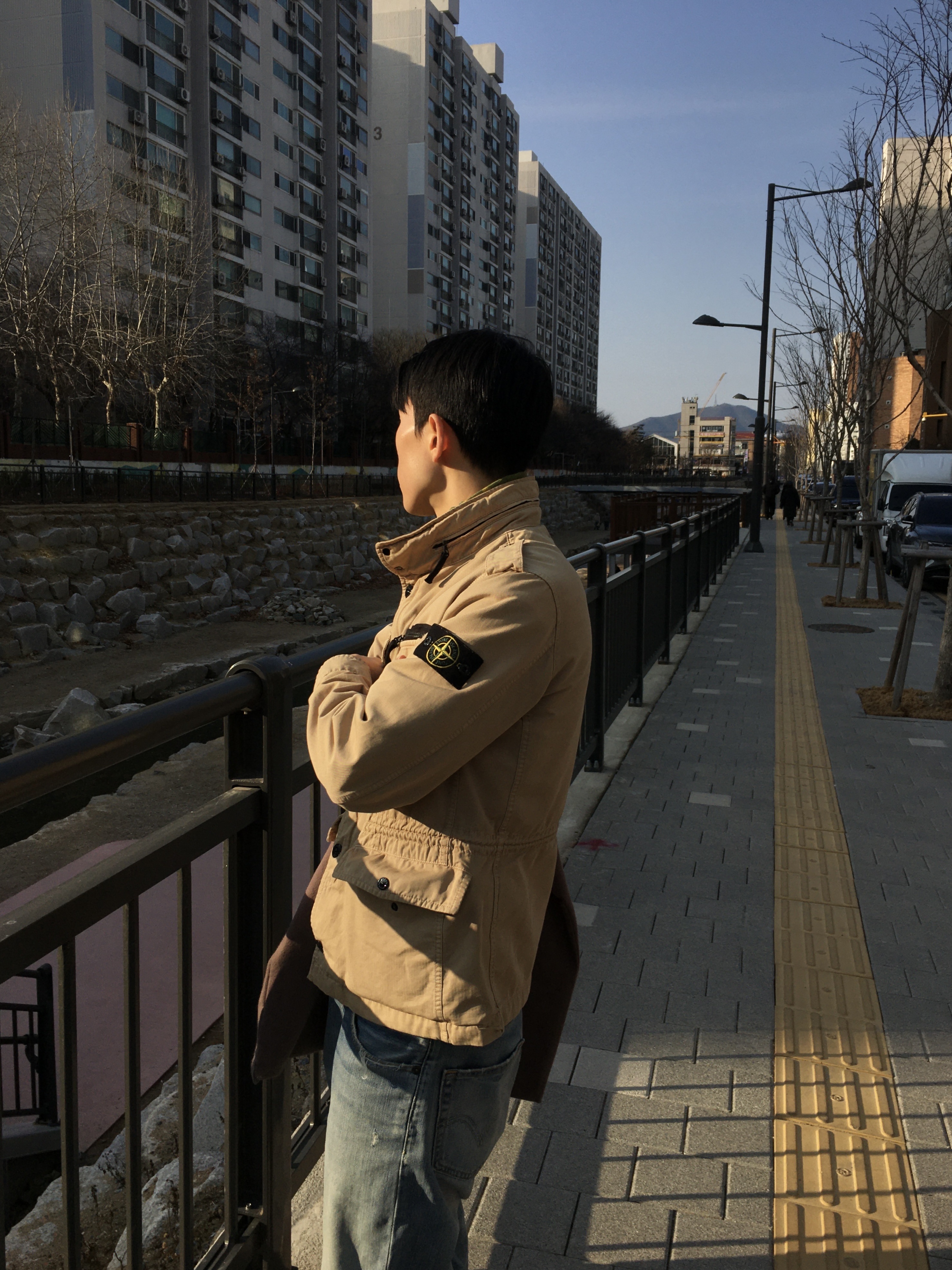 Balenciaga x Adidas Stan Smith Off White 착용 스타일 - 2