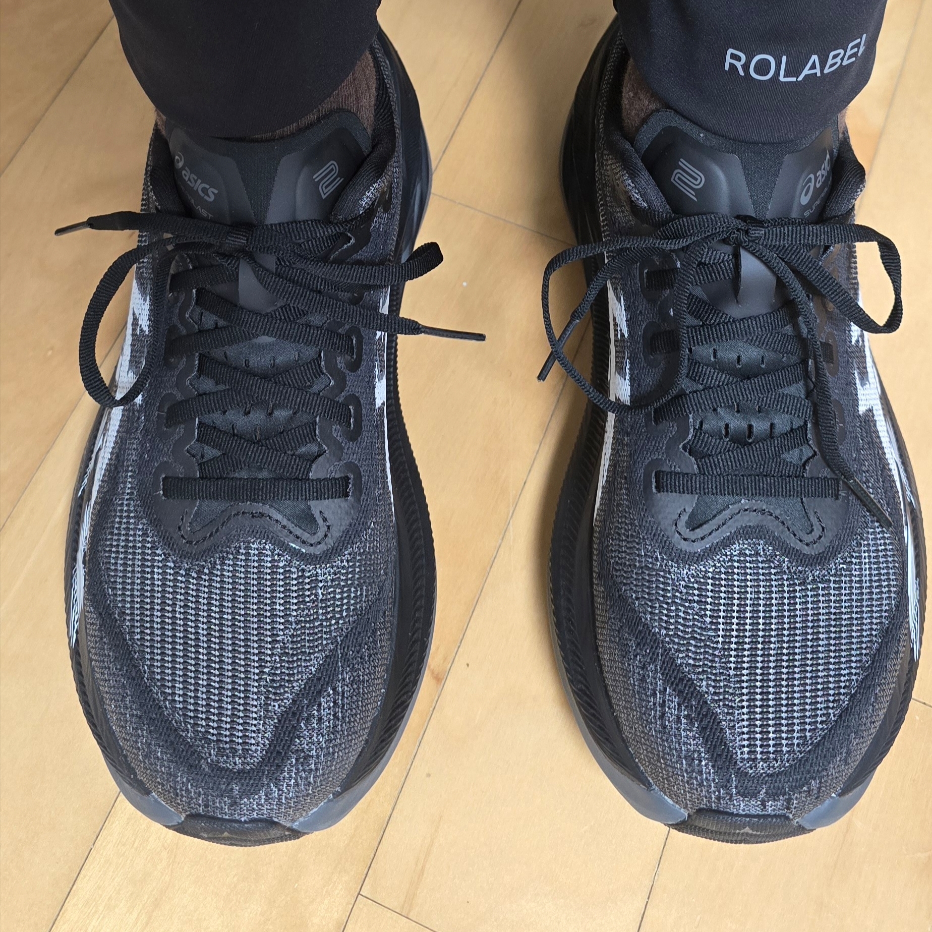 Asics Superblast 2 Black White 착용 스타일 - 1