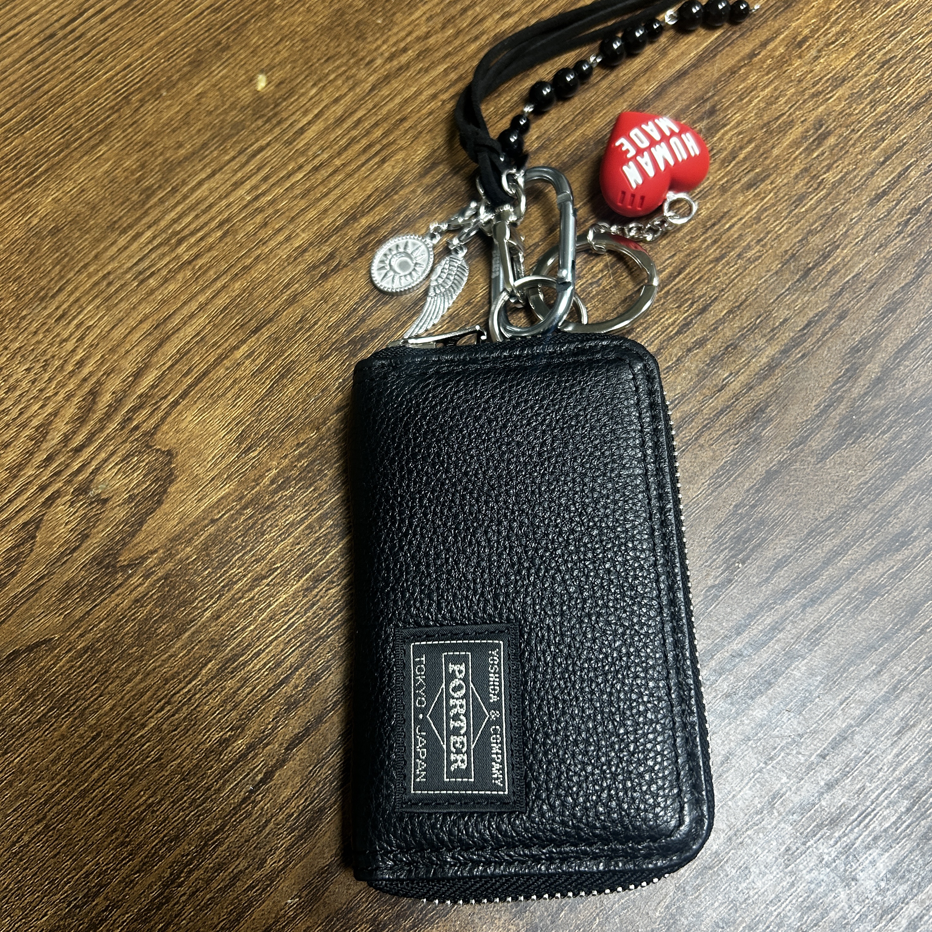 Human Made Heart Rubber Key Chain Red, Porter Calm Coin Case Black 착용 스타일
