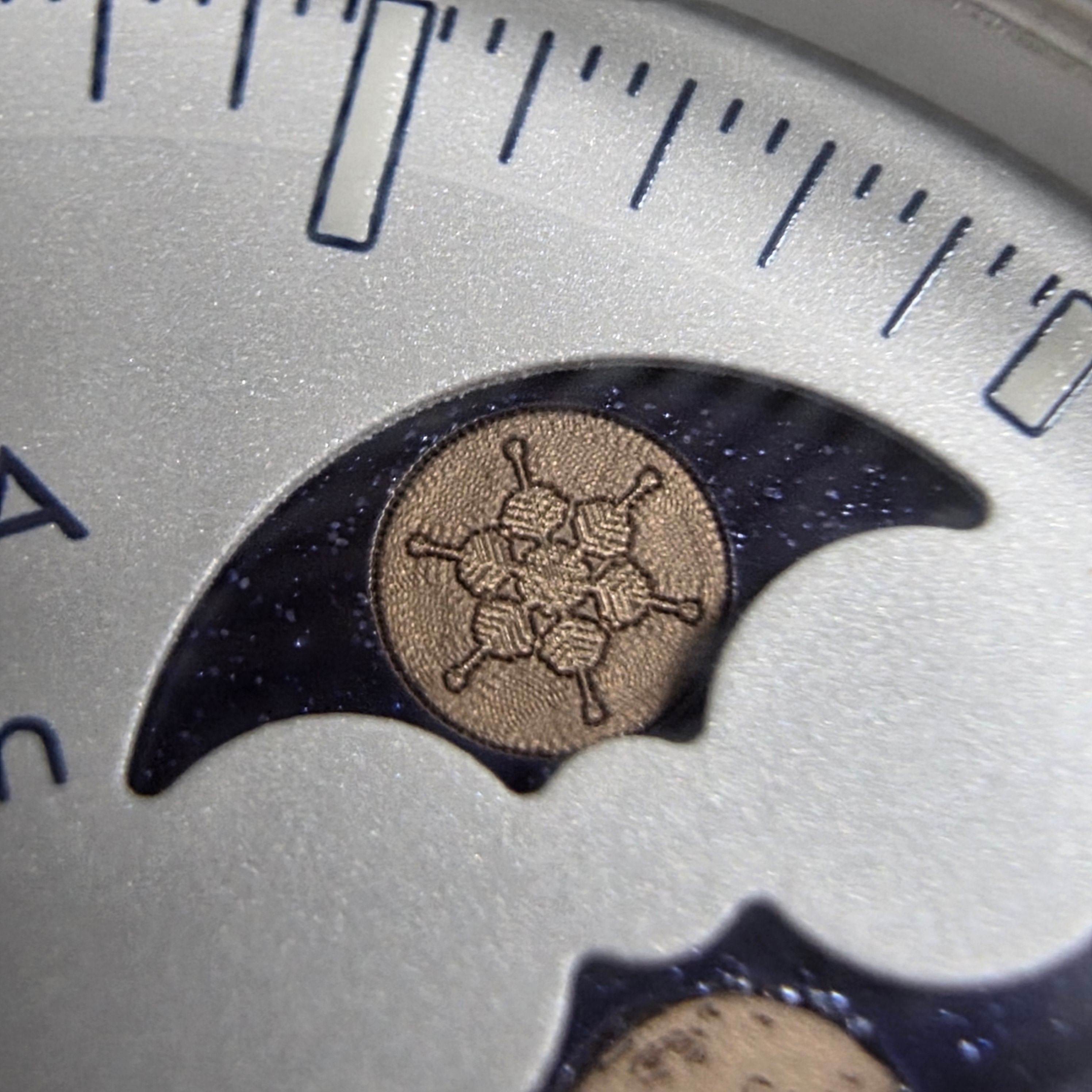 Swatch x Omega x Snoopy Bioceramic Moonswatch Mission To The Earthphase 42mm Moonshine Gold Cold Moon 착용 스타일 - 3