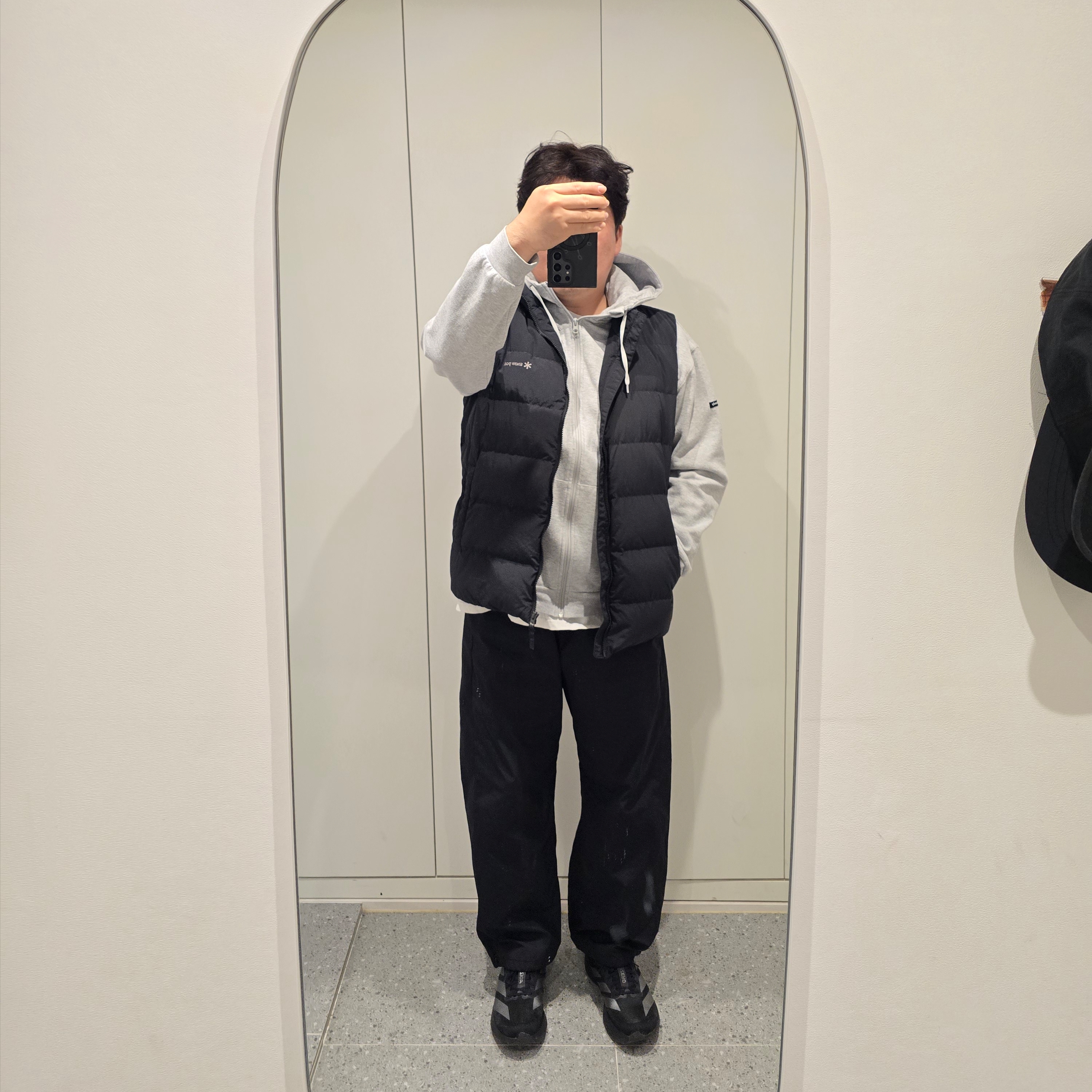 Adidas Adizero EVO SL Core Black Iron Metallic 착용 스타일 - 1