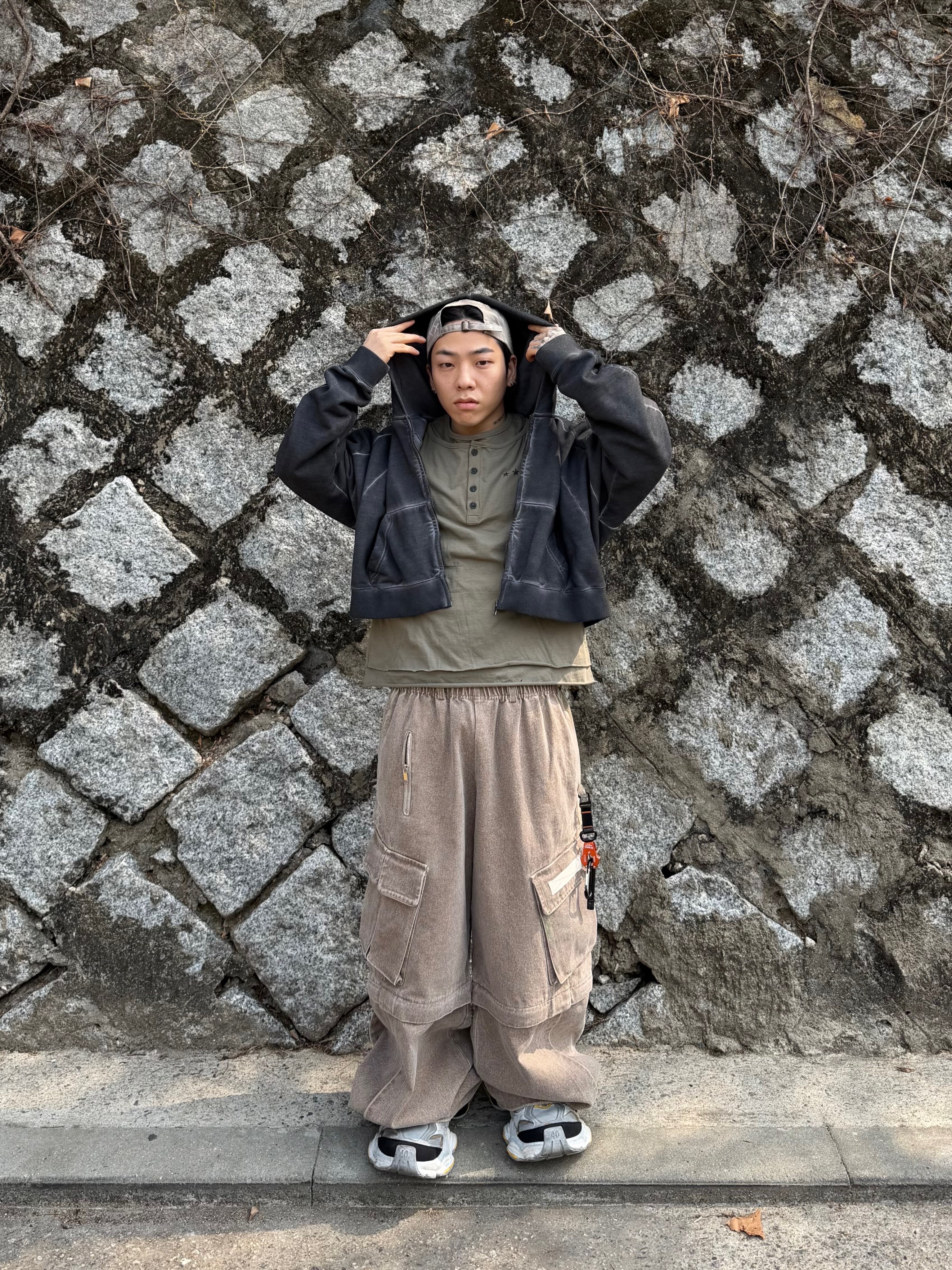 Balenciaga Cargo Sneakers Grey Black Yellow, [KREAM Exclusive] Aoiro 6-Panel Bone A/N Cap Mud 착용 스타일 - 2