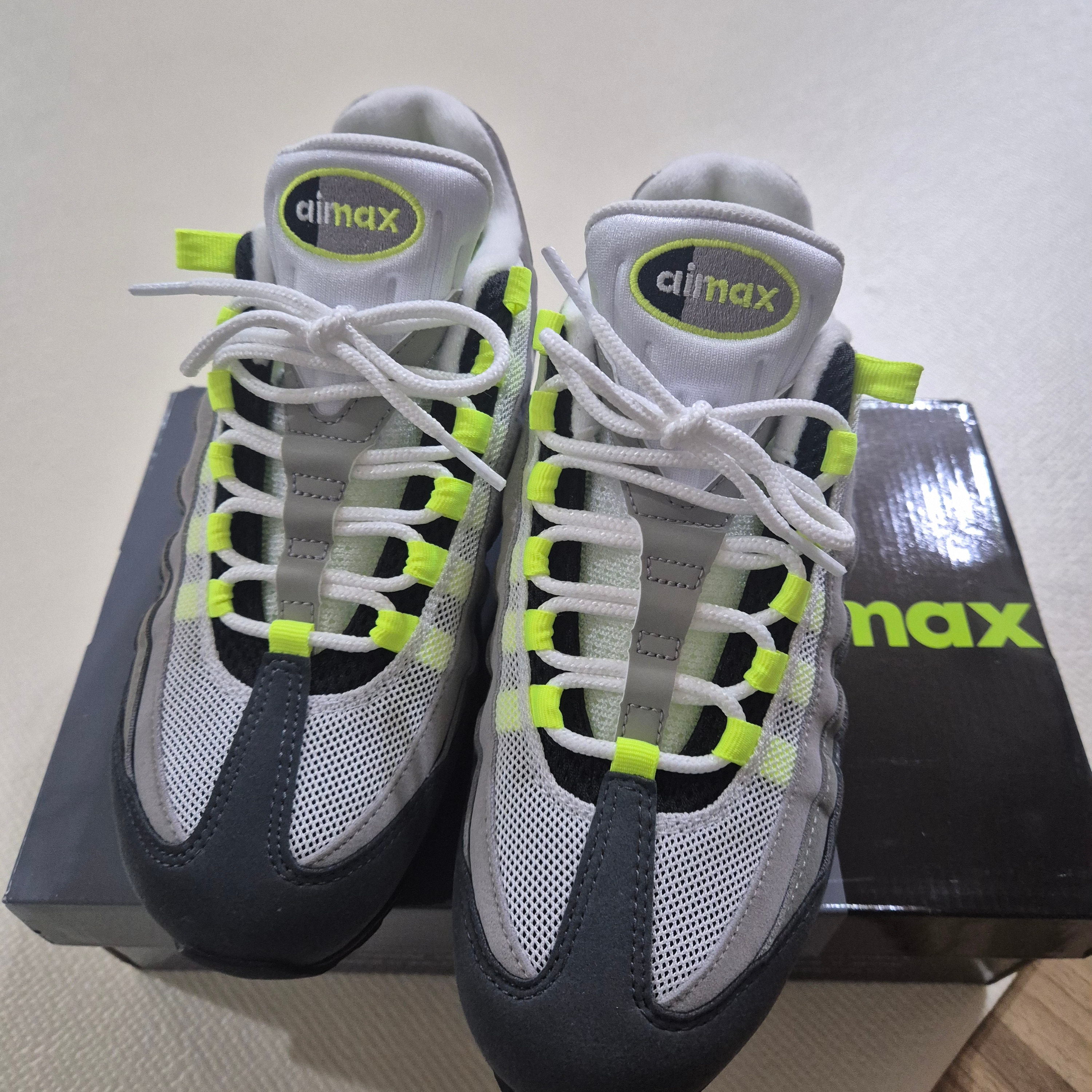 Nike Air Max 95 OG Neon 착용 스타일