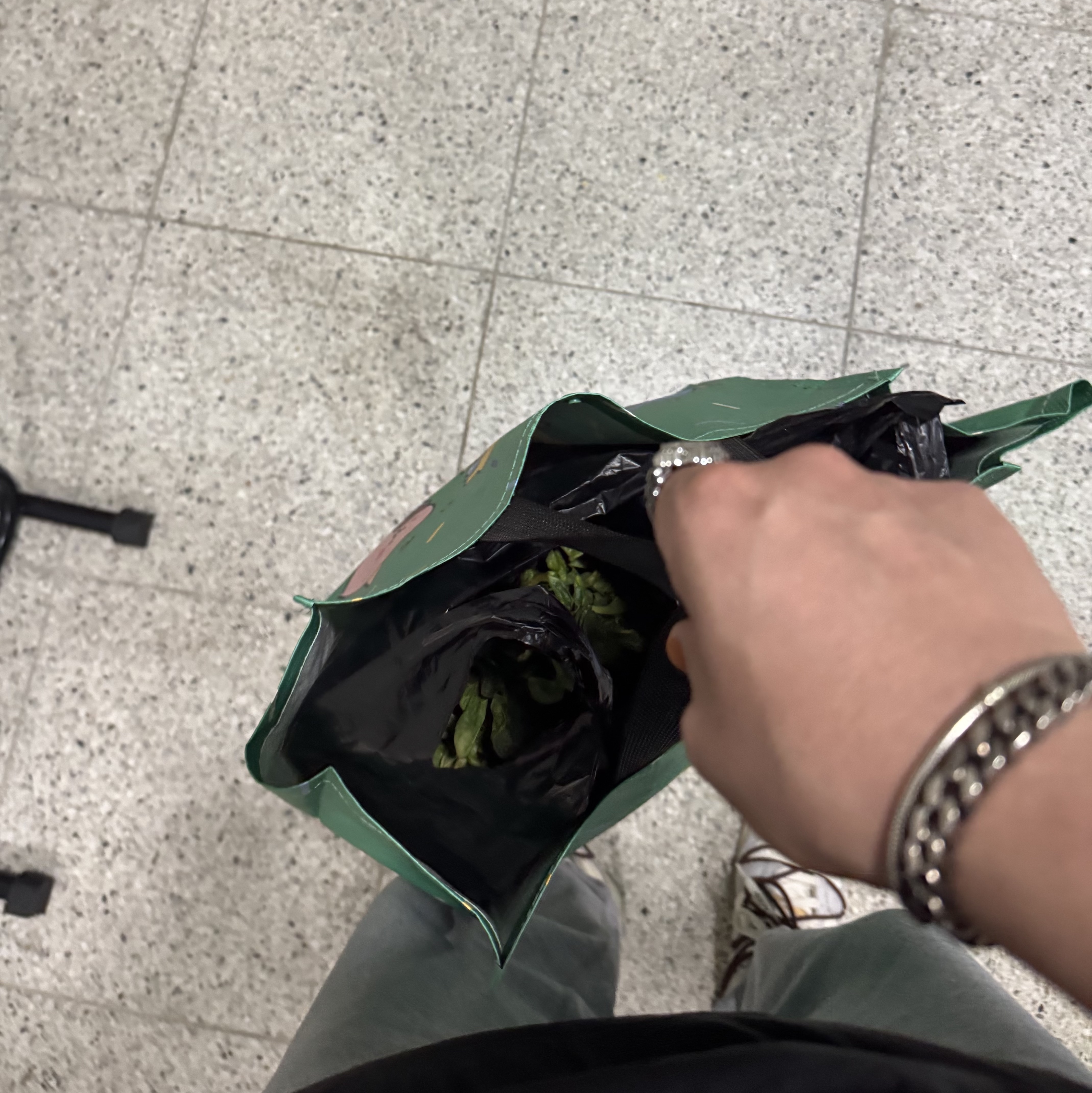 Supreme Gloss Ripstop Camp Cap Light Grey - 23FW, Supreme Micro Down Half Zip Hooded Pullover Black - 25FW 착용 스타일 - 2