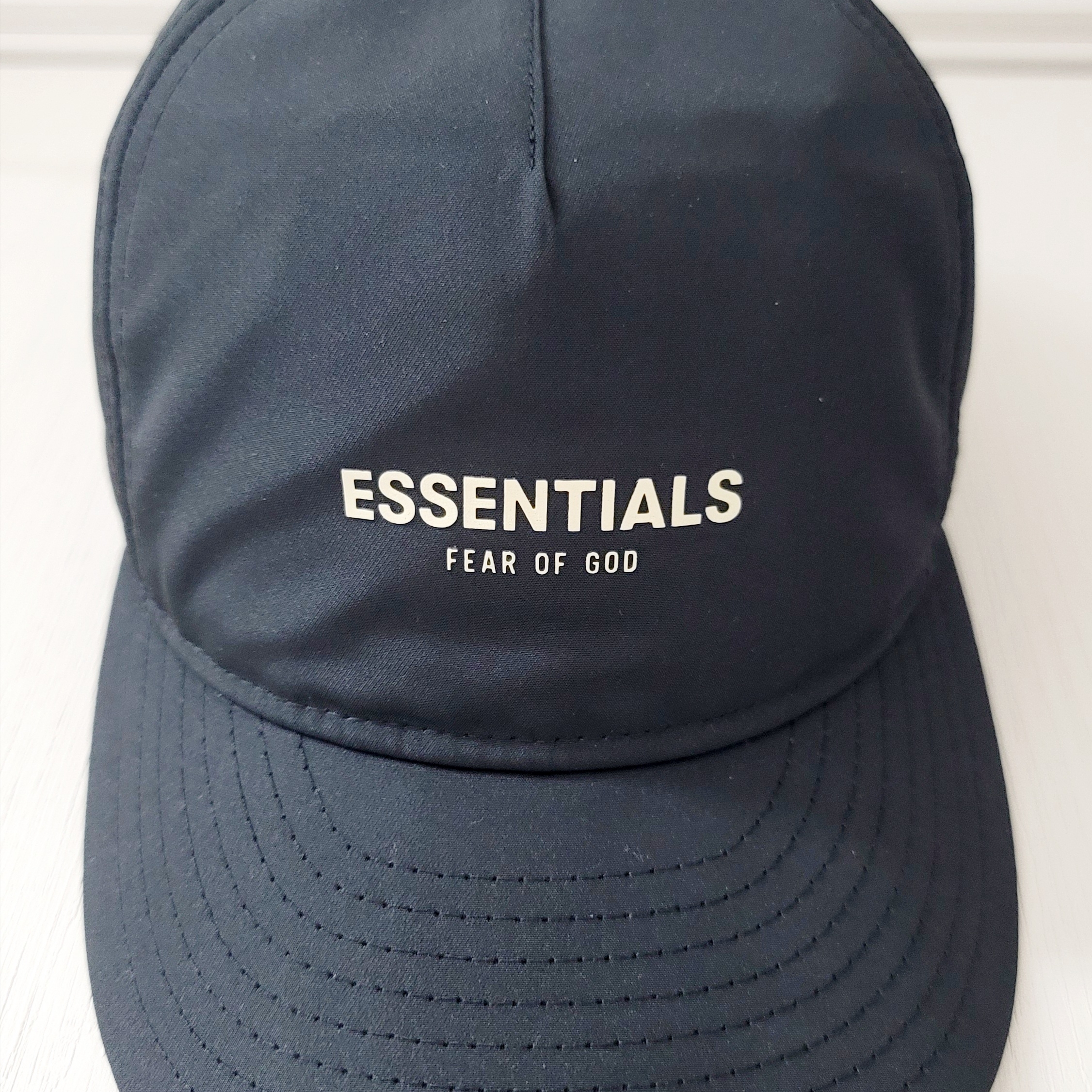 Essentials x New Era Retro Crown Strapback Black 착용 스타일
