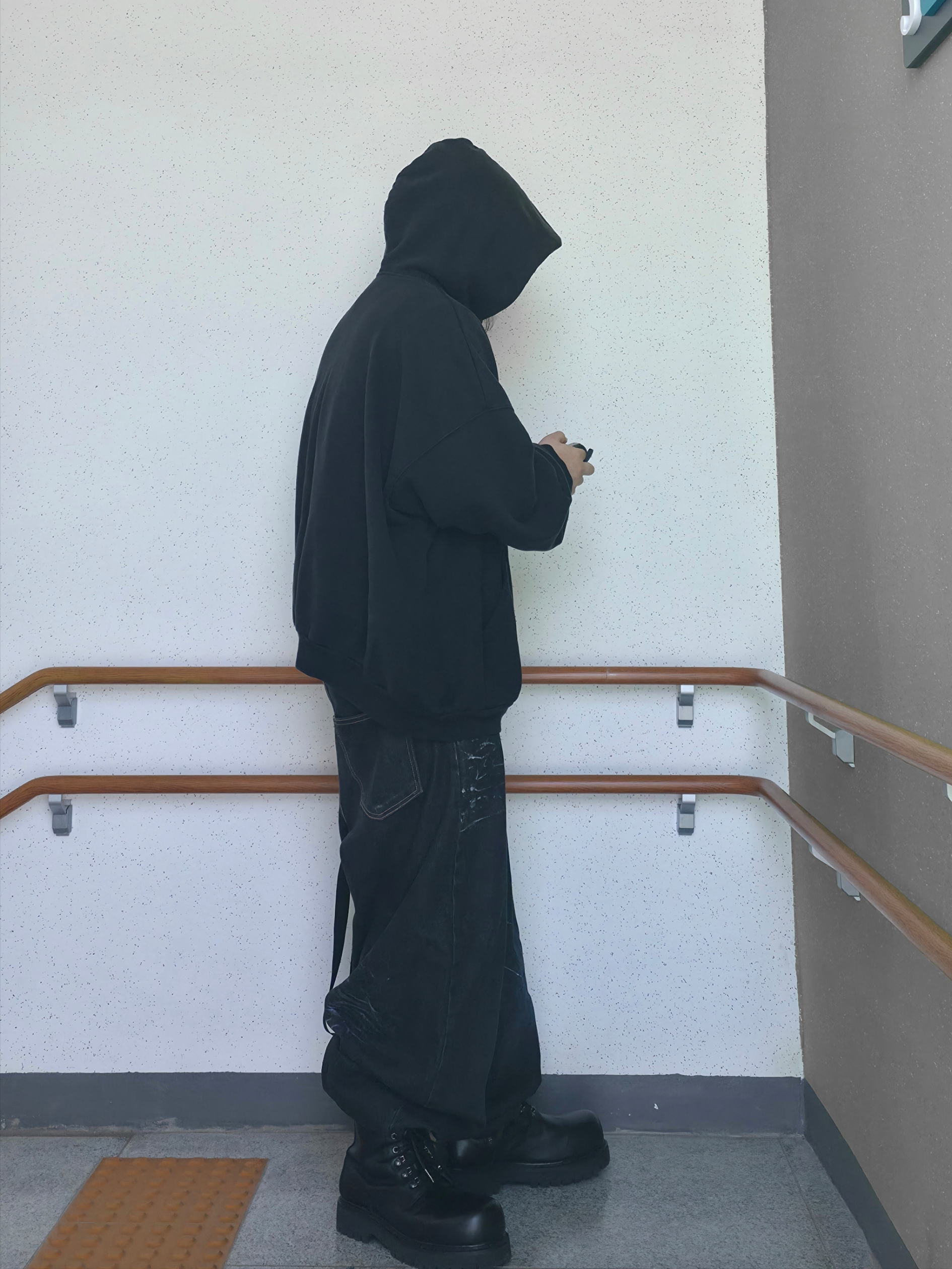 Balenciaga x Adidas Hoodie Large Fit Black, LOSTGARDEN Phantom 착용 스타일 - 5
