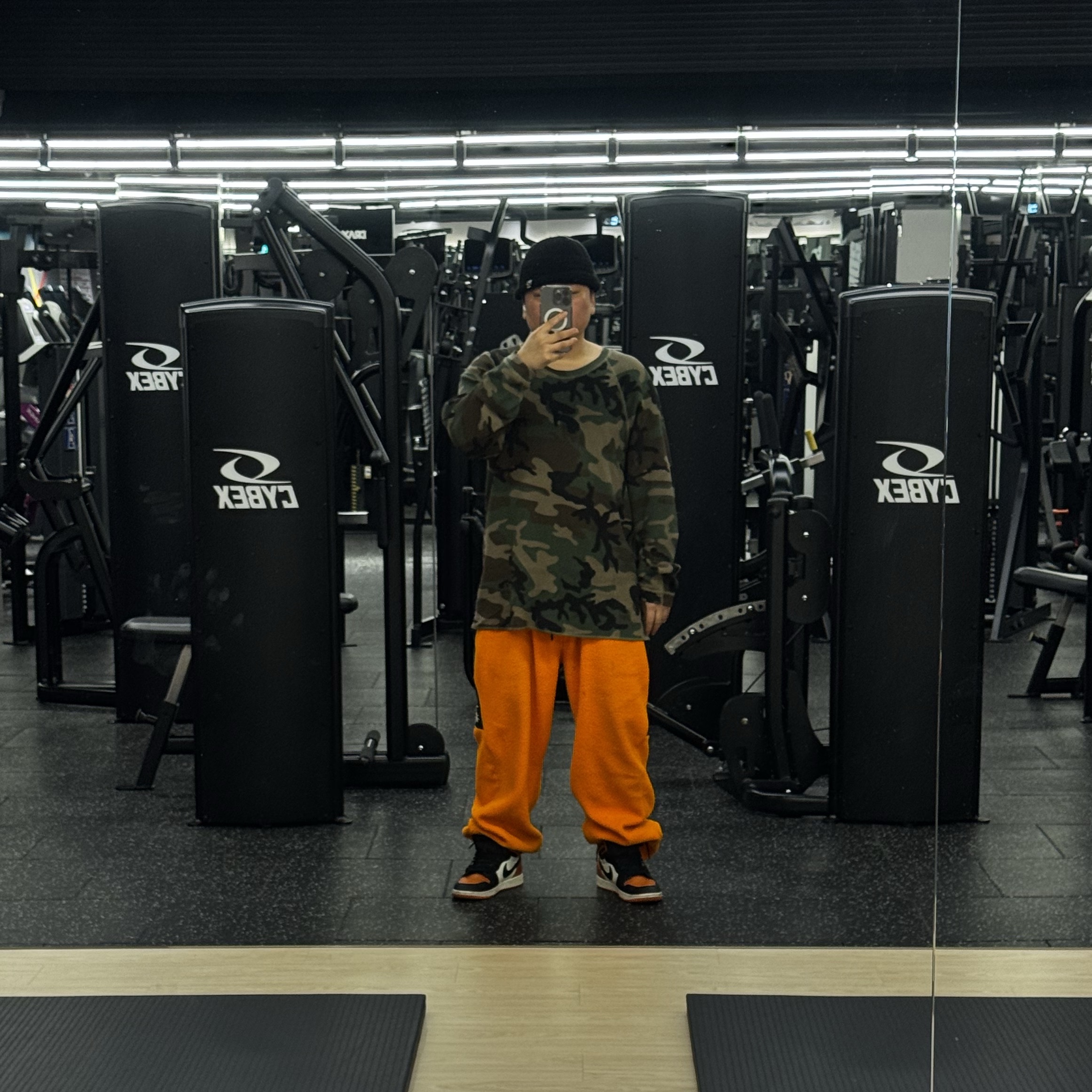 Stussy Basic Thermal Woodland Camo, Stussy x Mountain Hardwear Fleece Pants Alpine Orange 착용 스타일