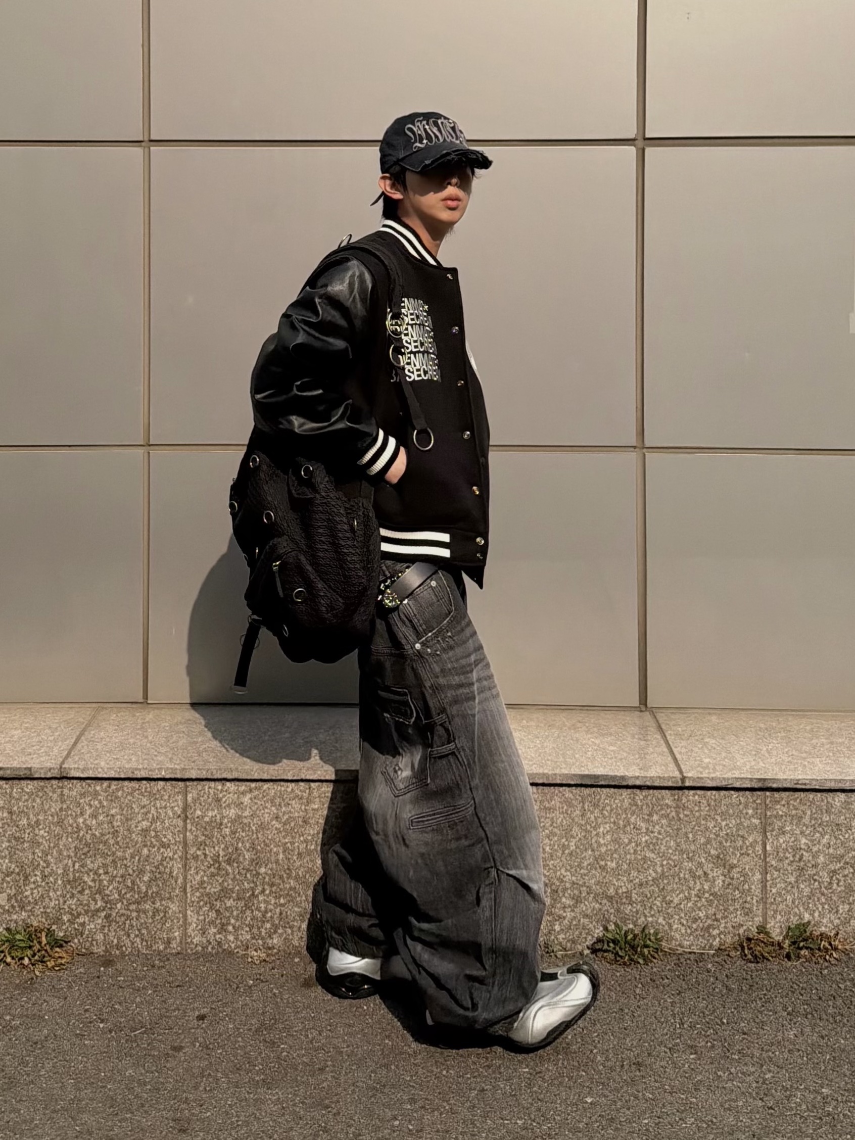 Basecream BCxEDENMATE Leather Varsity Jacket, Kamien Director Jean Black 착용 스타일 - 1