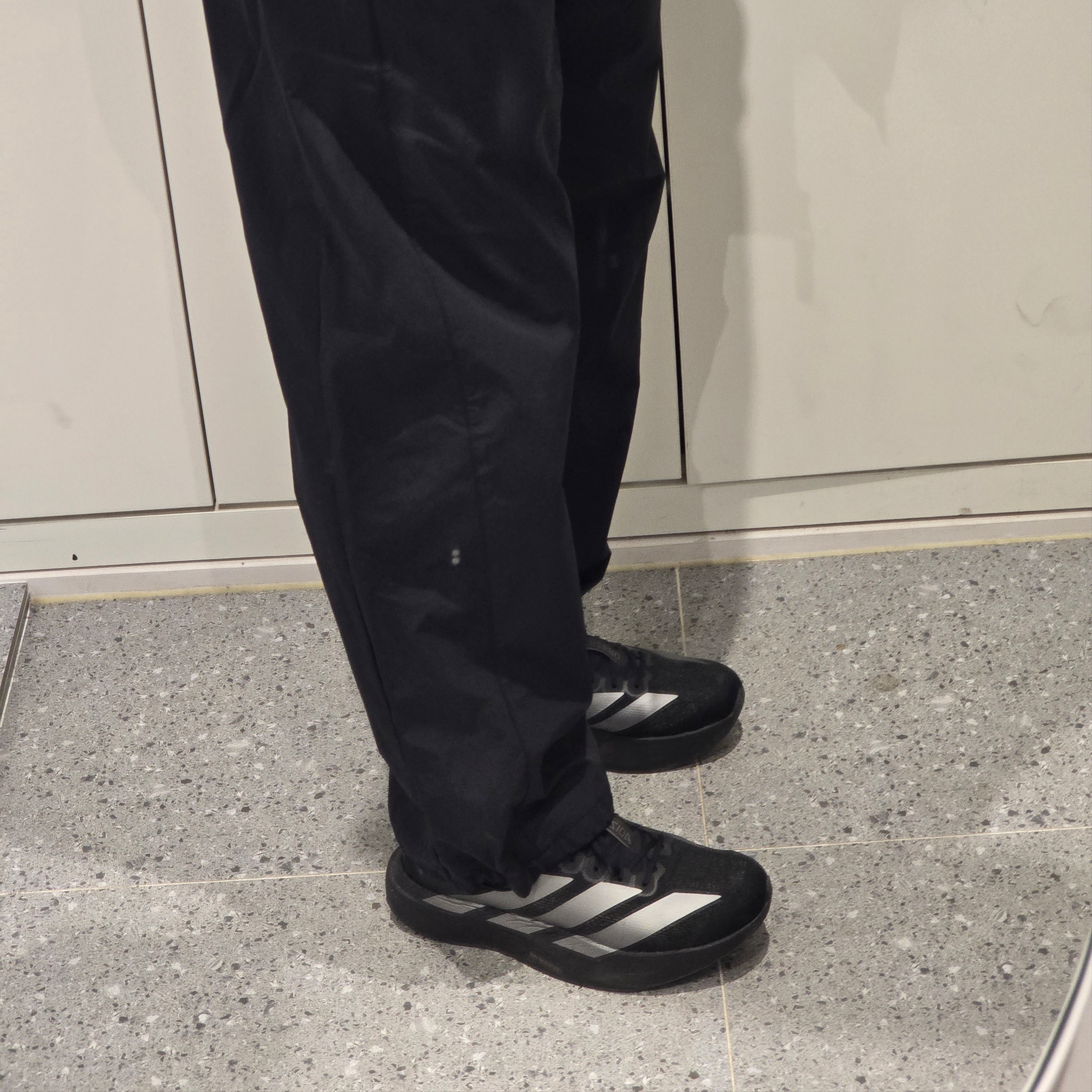 Adidas Adizero EVO SL Core Black Iron Metallic 착용 스타일 - 2