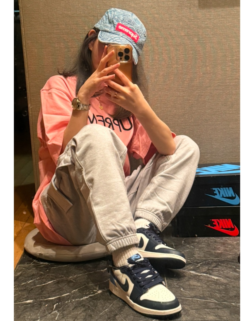Supreme Circles Jacquard Denim Camp Cap Blue - 21FW, Supreme Capital S/S Top Pink - 25SS 착용 스타일 - 2