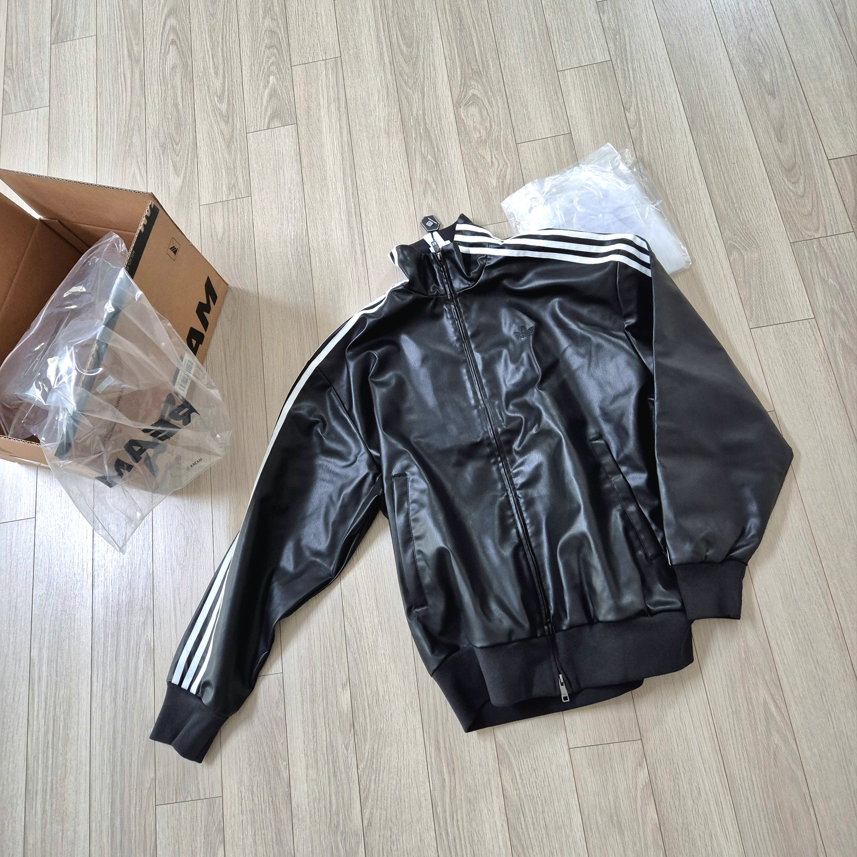 Adidas Pleather 3S Track Top Black - KR Sizing 착용 스타일 - 4
