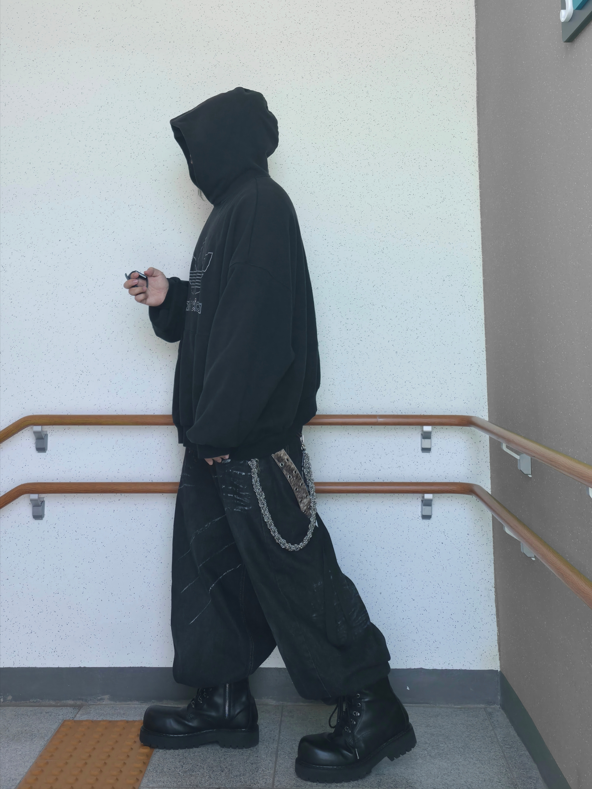 Balenciaga x Adidas Hoodie Large Fit Black, LOSTGARDEN Phantom 착용 스타일 - 4