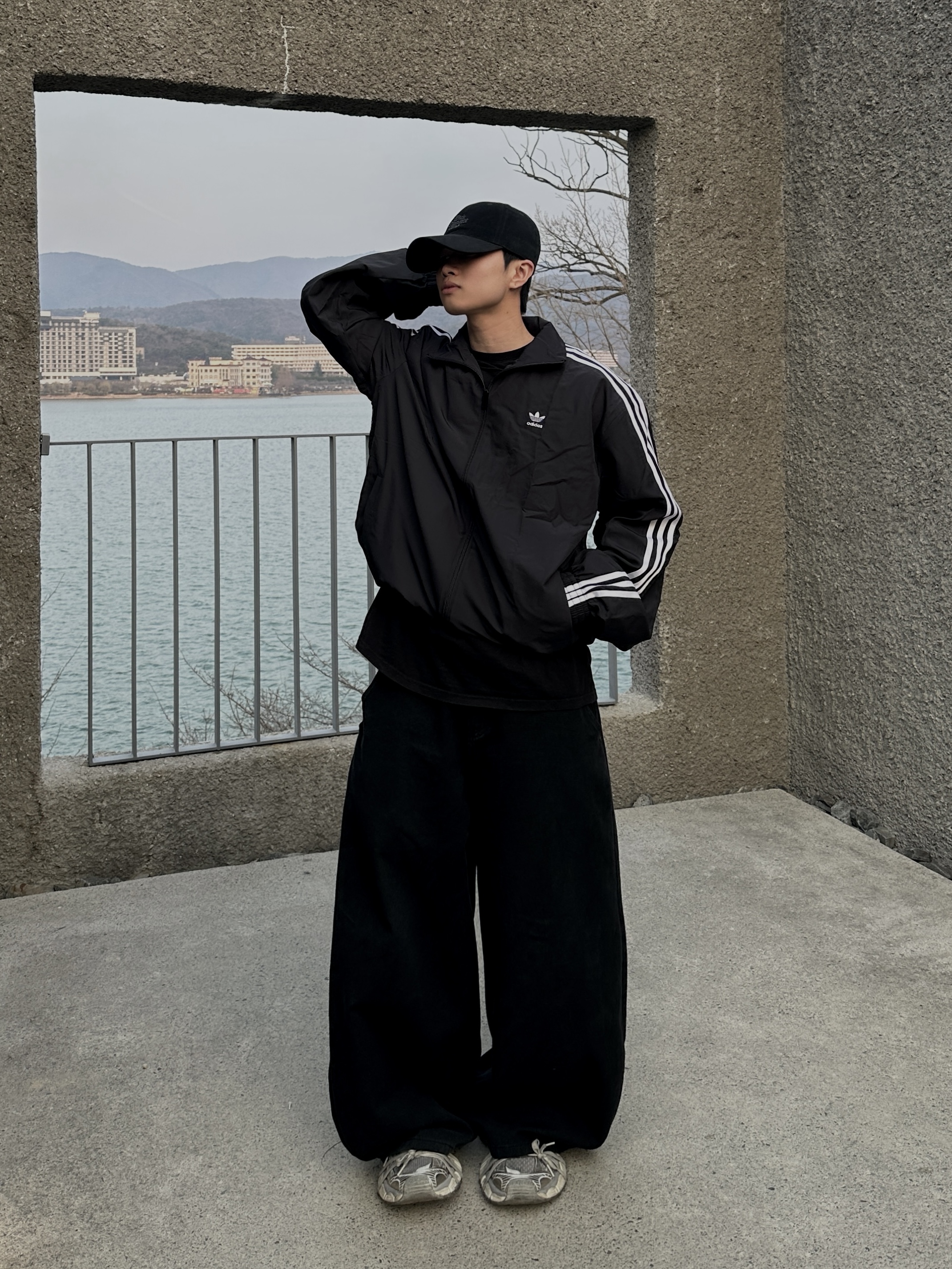 Balenciaga 3XL Sneakers Light Beige, (W) Adidas Adilenium Season 3 Oversized Track Top Black - KR Sizing 착용 스타일 - 1