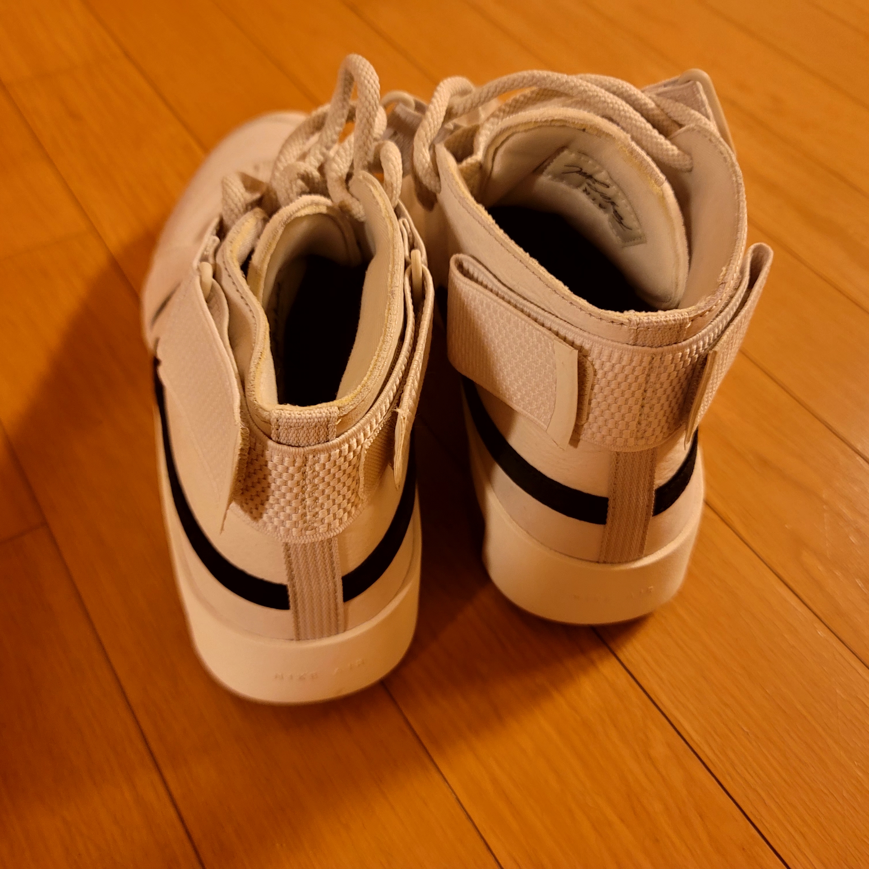 Nike x Fear of God Air Fear of God Raid Light Bone 착용 스타일 - 2