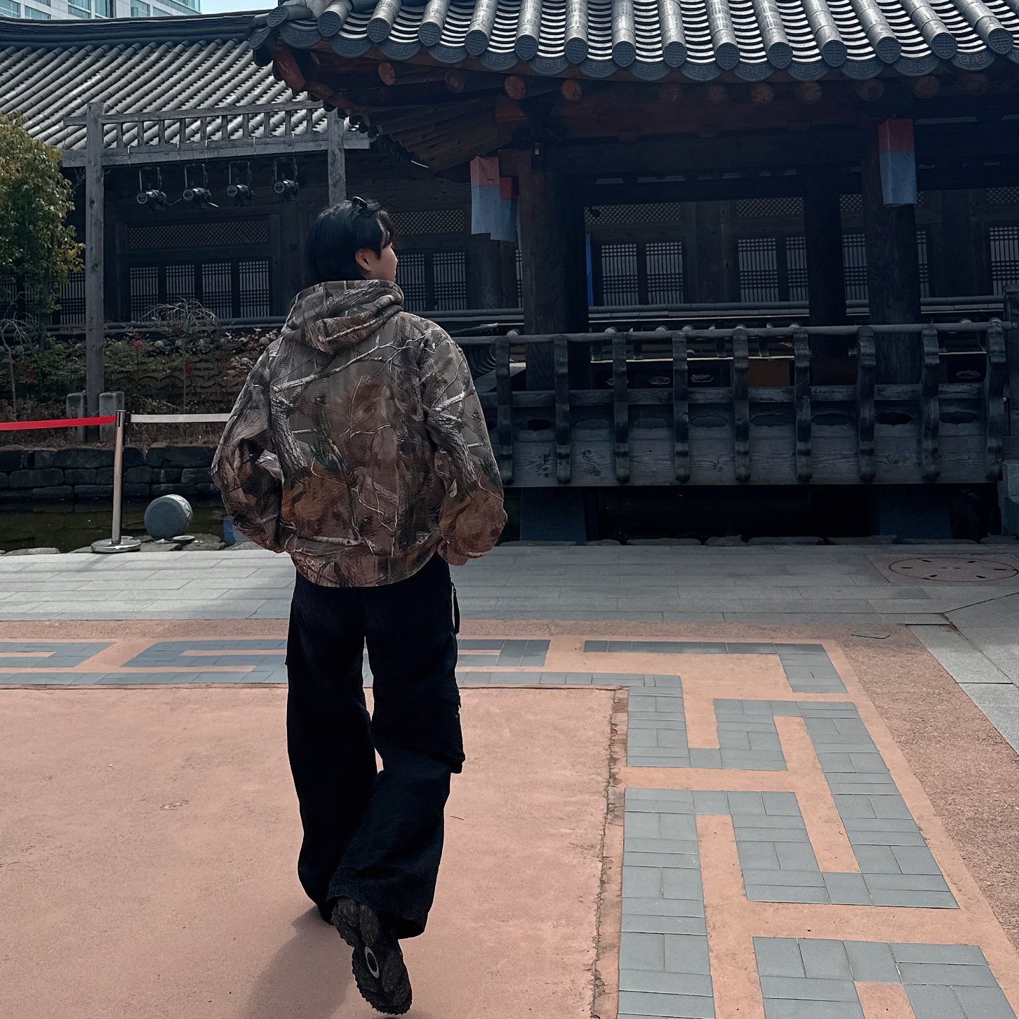 Supreme Box Logo Hooded Sweatshirt Realtree AP Camo - 25FW, Oakley Edge Icon Blackout 착용 스타일