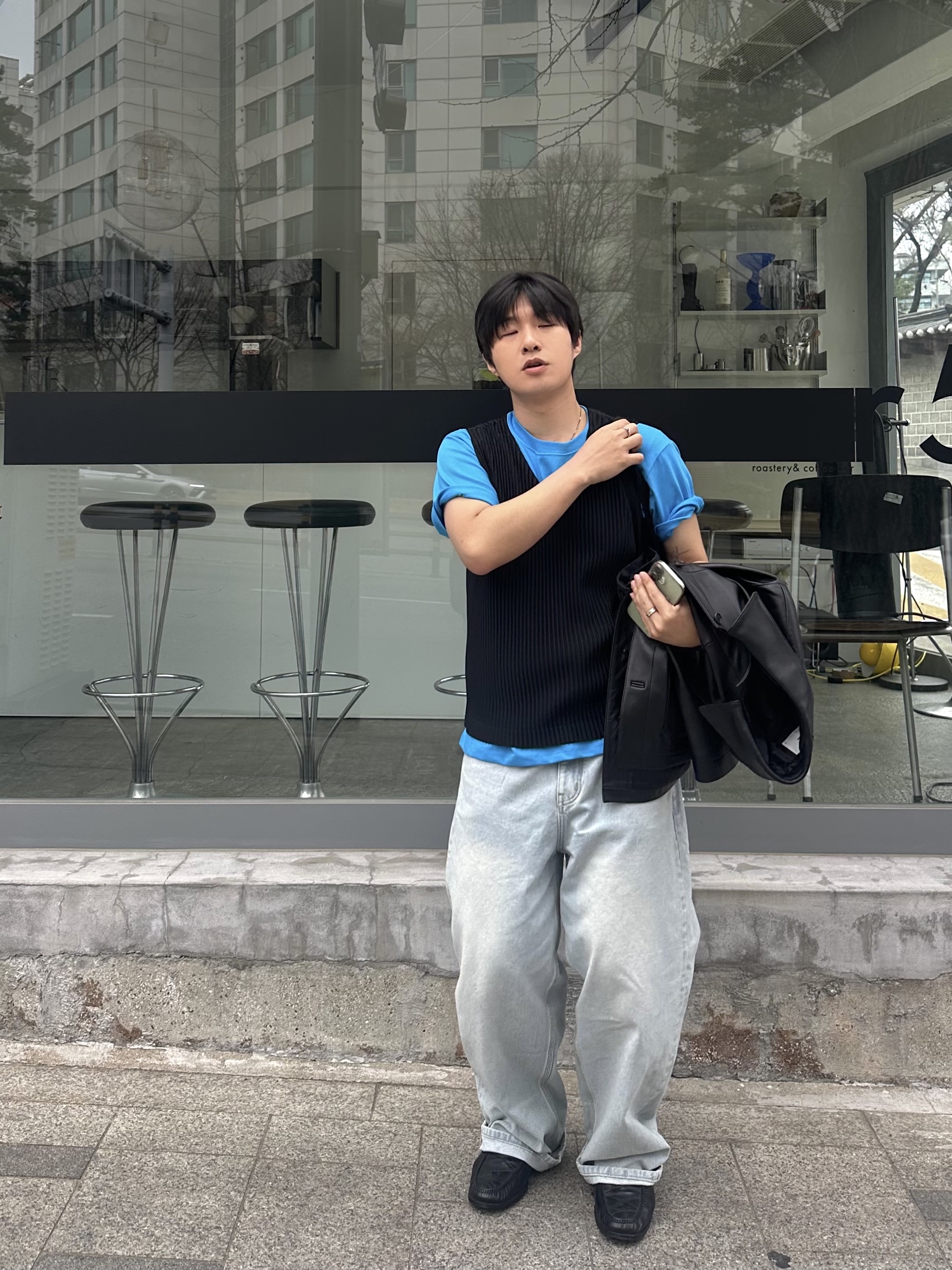 noun Soft Round T-Shirts Blue, noun Wide Denim Pants Light Blue 착용 스타일 - 2